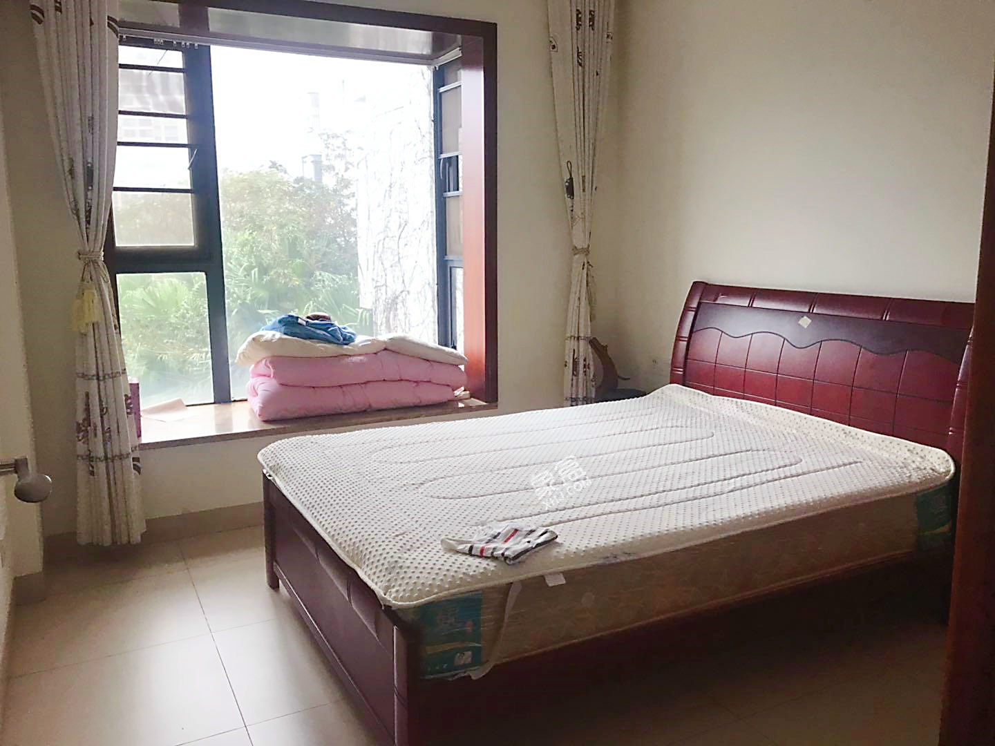 泰达比华利山庄 3室2厅2卫 4500.0元/月 泰达比华利山庄 3室2厅2卫 4500.0元/月室内图