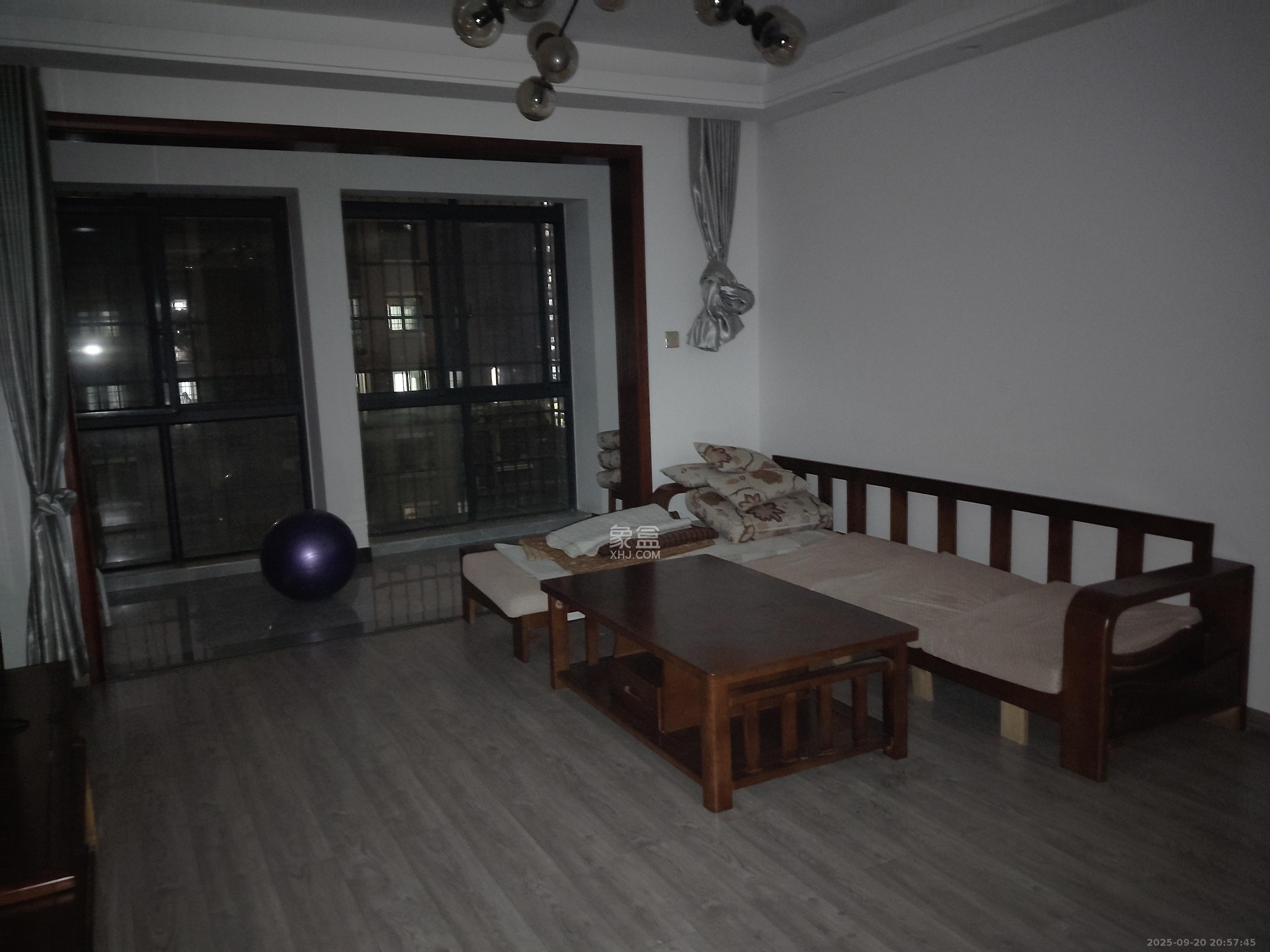 丰源国际  3室1厅1卫    2000.0元/月室内图