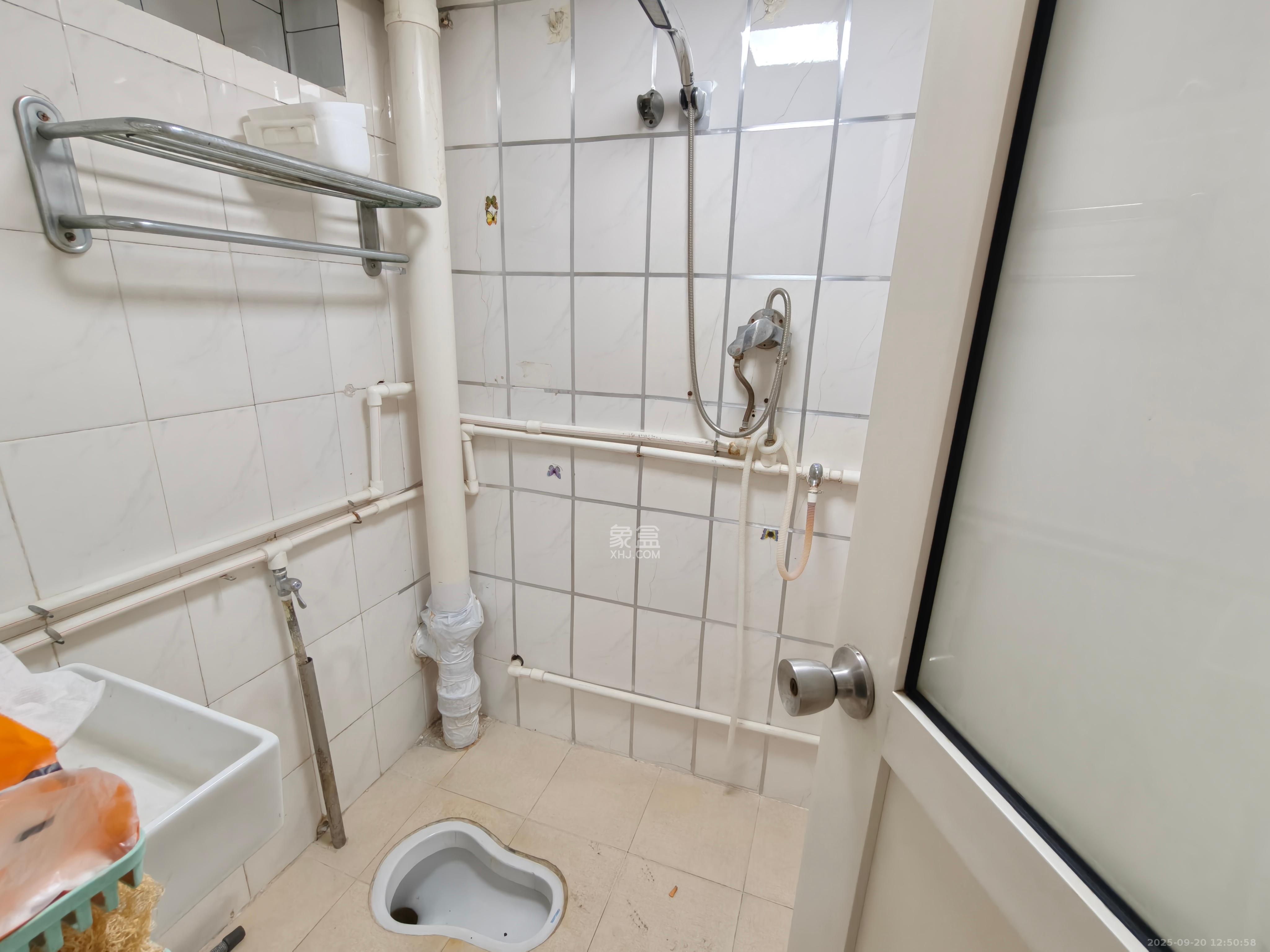 曾家湾13号生活区(友谊集团公司宿舍) 3室1厅1卫 1600.0元/月 曾家湾13号生活区(友谊集团公司宿舍) 3室1厅1卫 1600.0元/月室内图