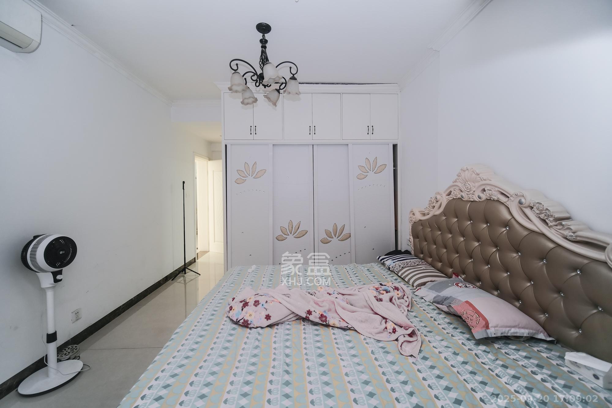 山水湾 3室2厅1卫 68.8万 山水湾 3室2厅1卫 68.8万卧室