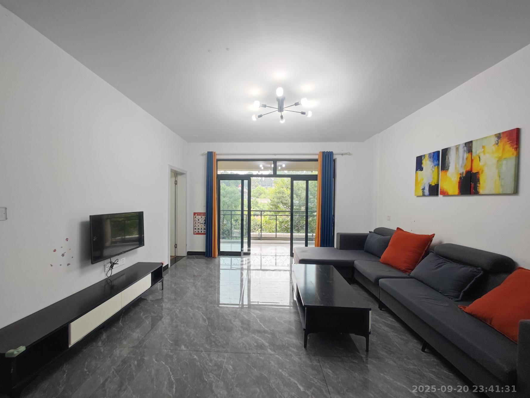 五矿万境园 4室2厅1卫 160.0万 五矿万境园 4室2厅1卫 160.0万客厅