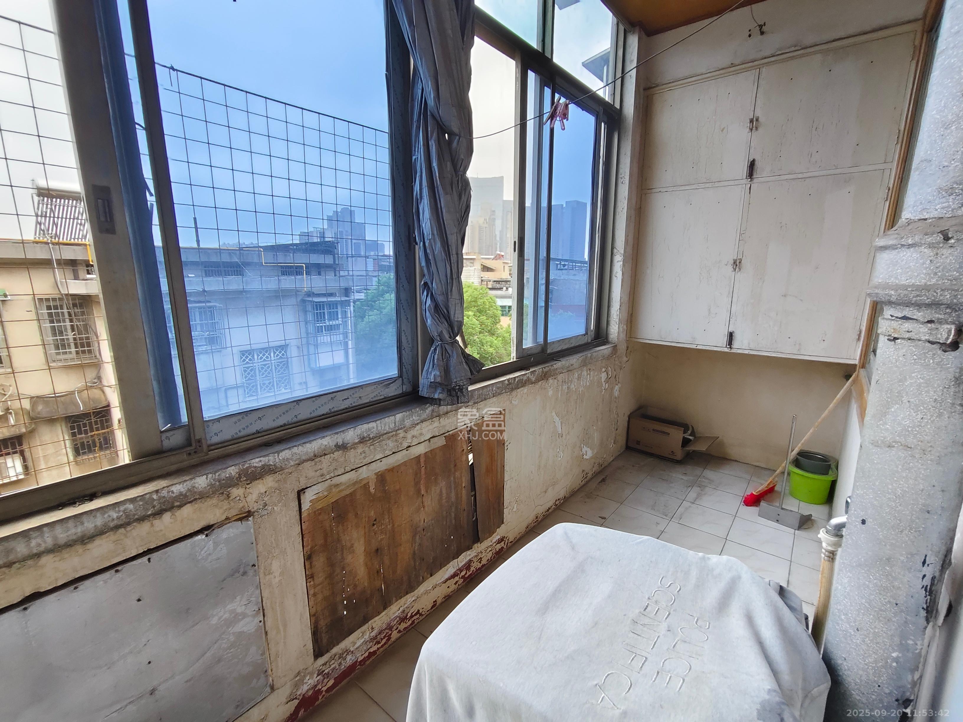 向东园社区(国税局宿舍) 2室1厅1卫 1200.0元/月 向东园社区(国税局宿舍) 2室1厅1卫 1200.0元/月室内图