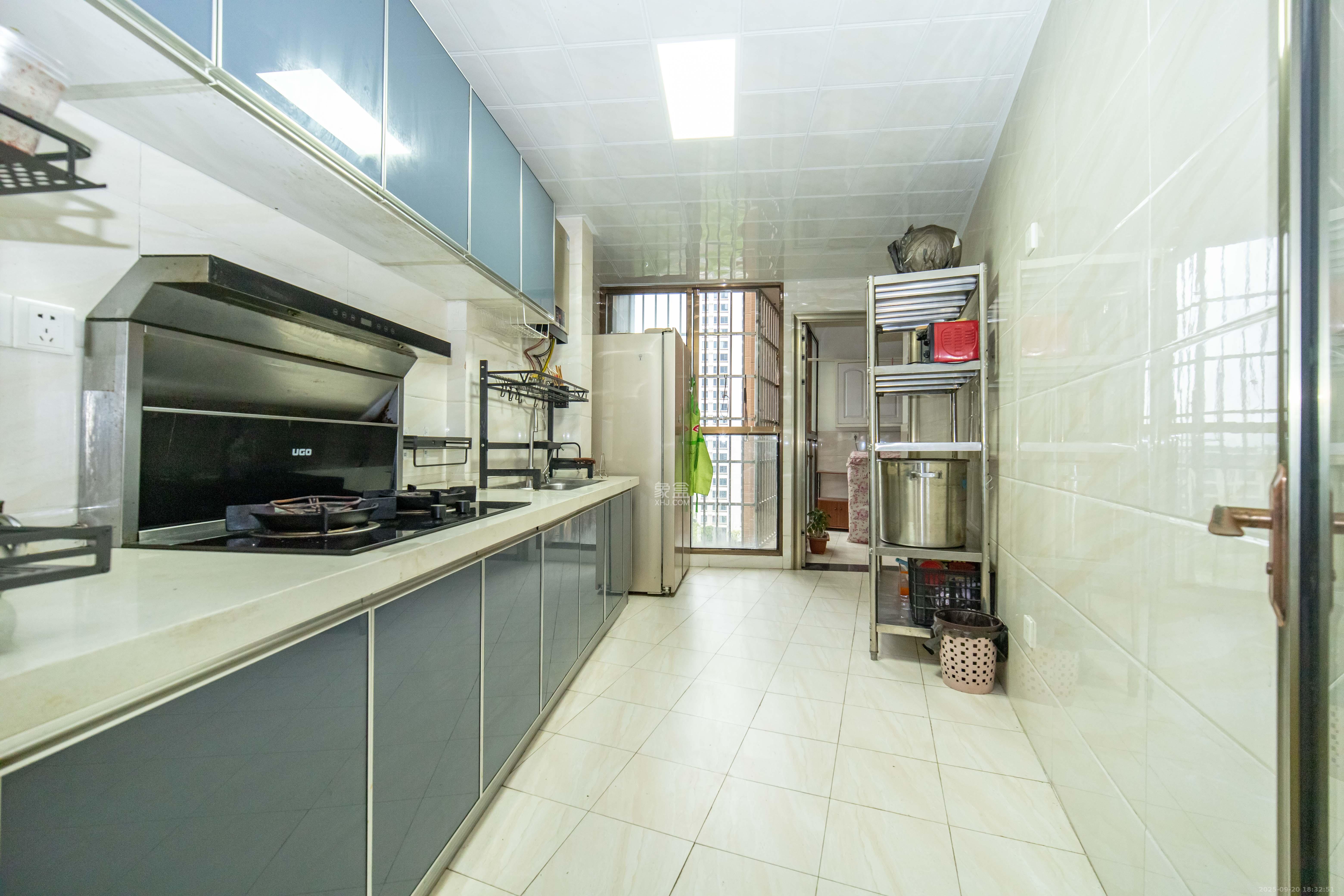 家和院  4室2厅2卫    100.0万厨房