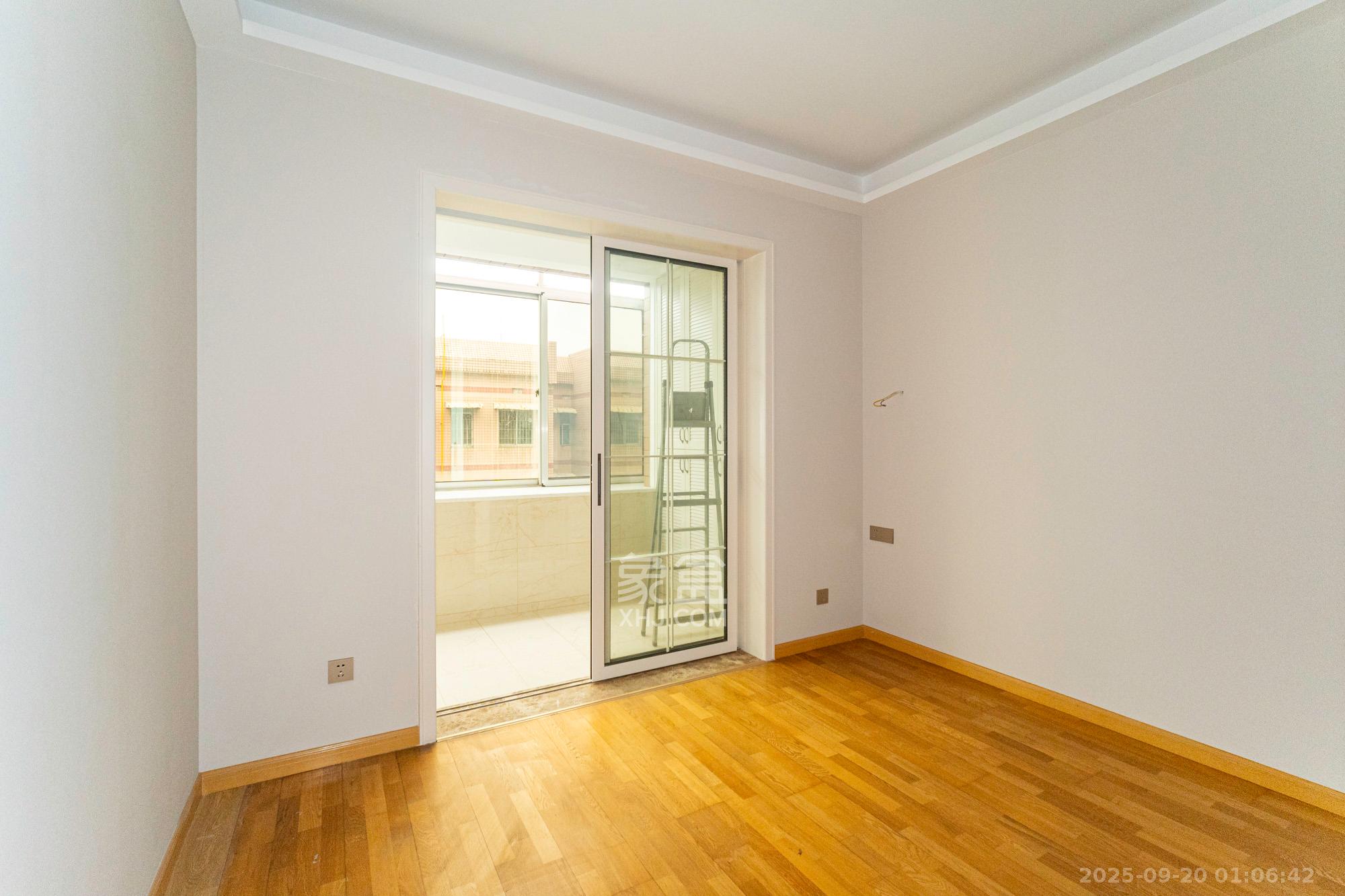 金鹰小区 3室2厅2卫 66.0万 金鹰小区 3室2厅2卫 66.0万卧室