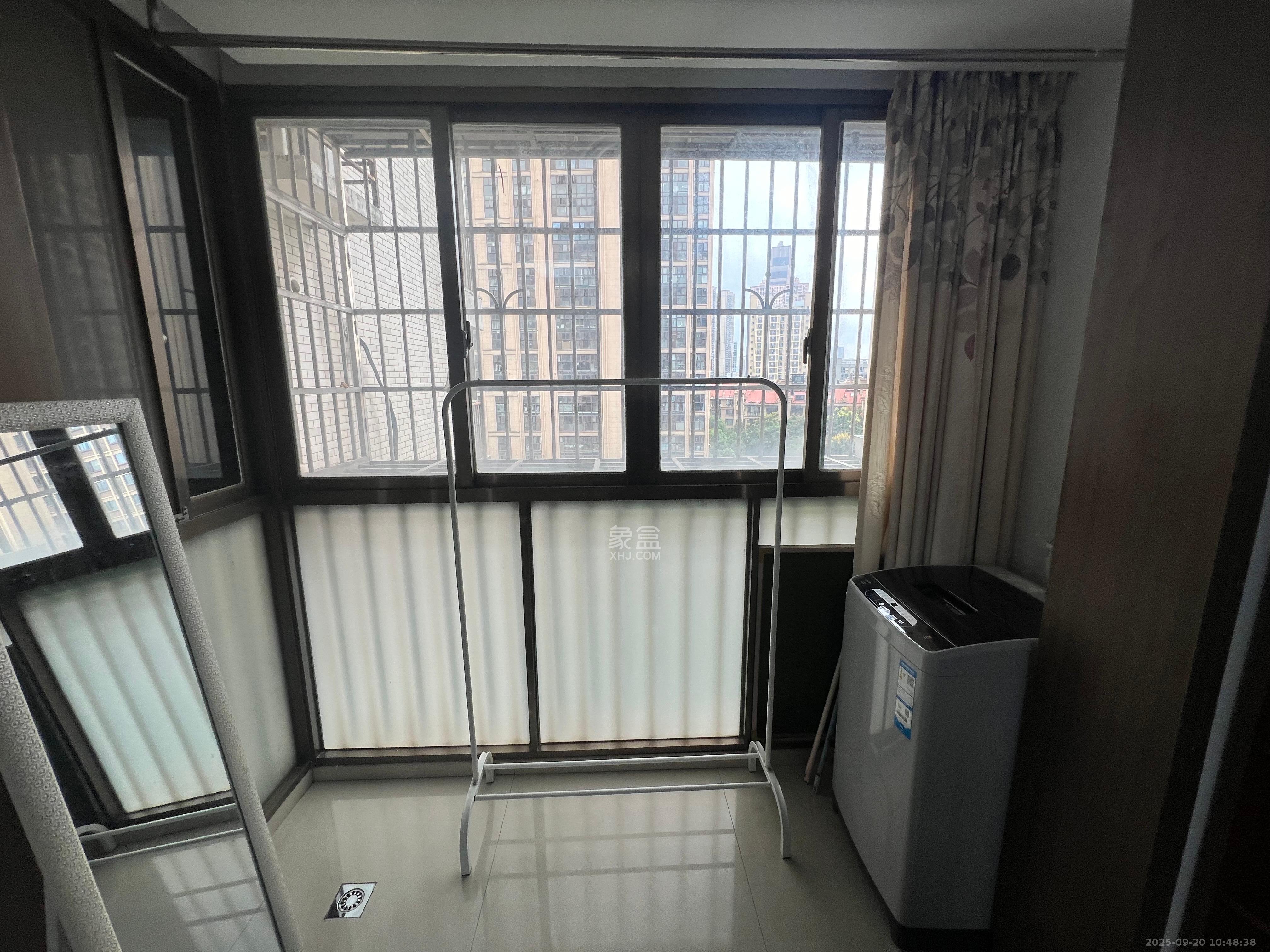 香海西岸  2室2厅1卫   2400.00元/月室内图