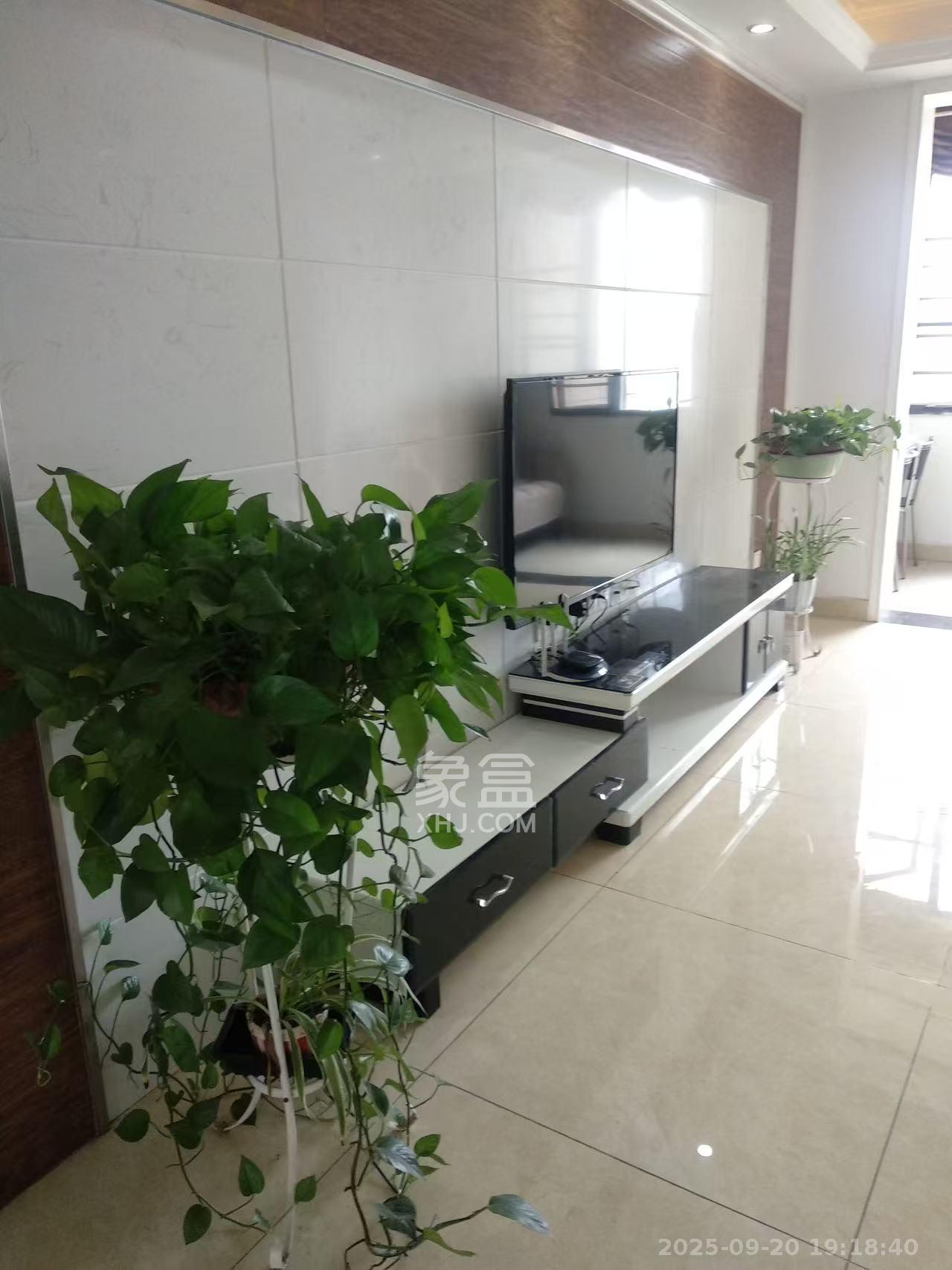 中国铁建梅溪青秀一期  3室2厅1卫    2200.0元/月室内图