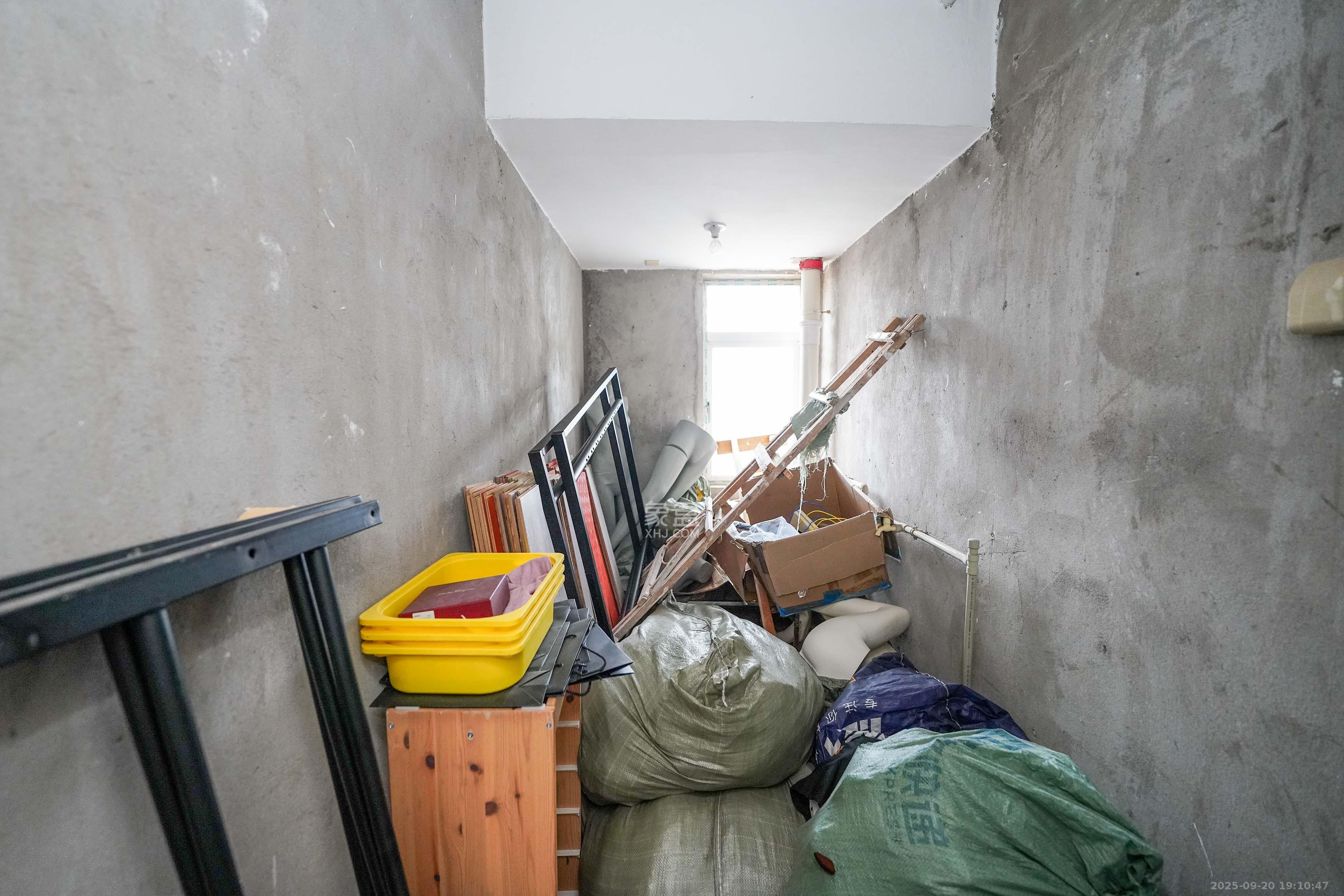 理工大学职工单位房青年汇 4室2厅2卫 86.0万 理工大学职工单位房青年汇 4室2厅2卫 86.0万卫生间