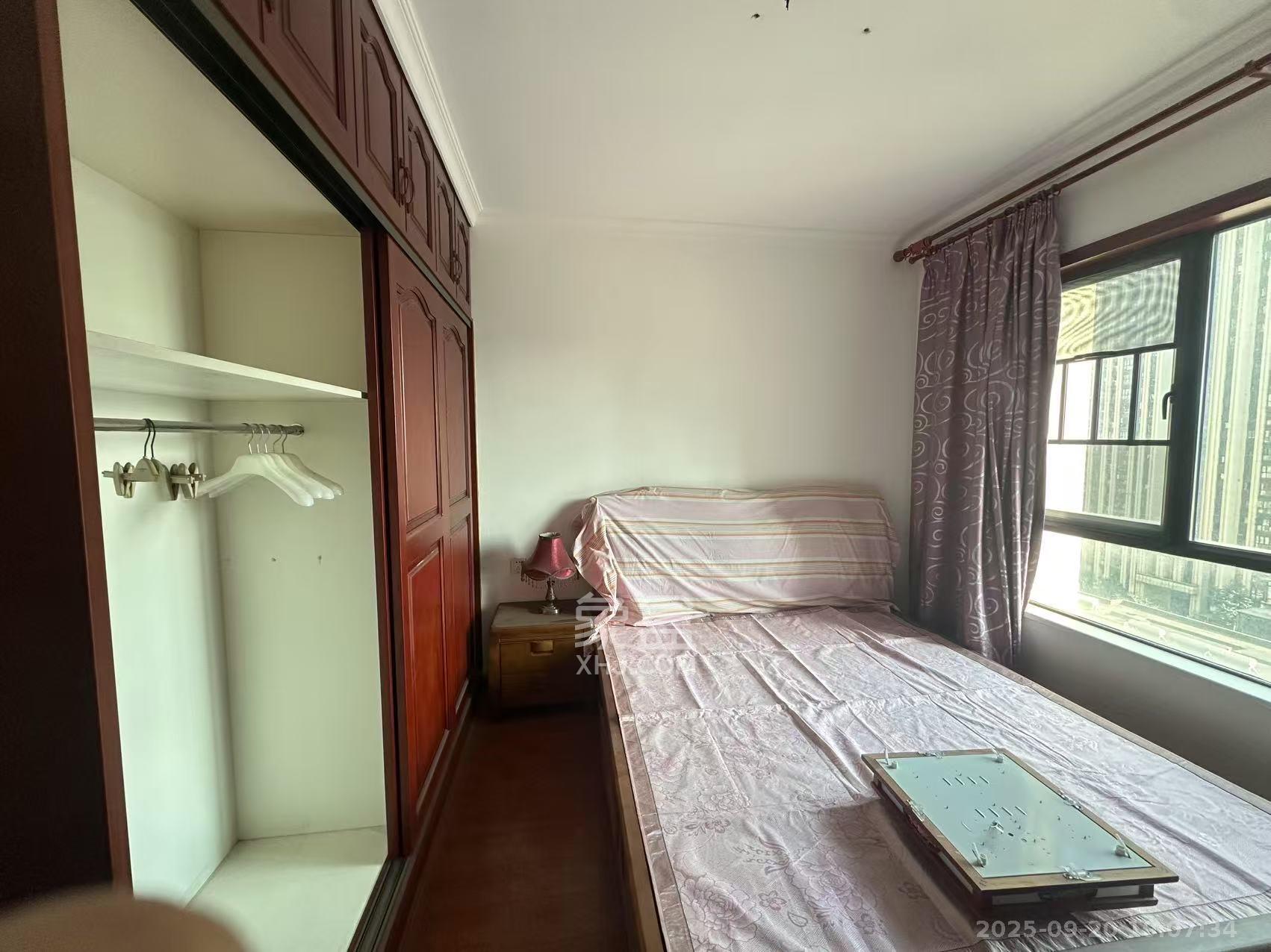 绿地之窗  3室2厅2卫    2500.0元/月室内图