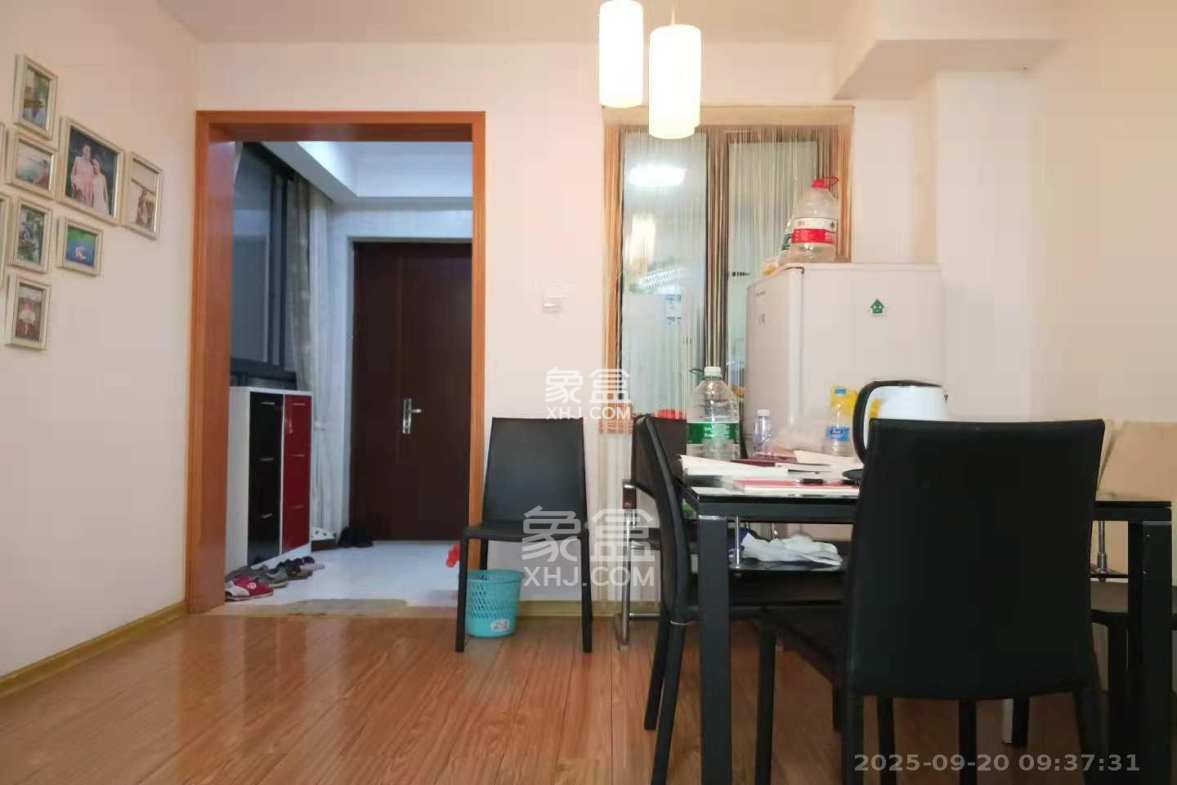 莱茵城 3室2厅1卫 2100.0元/月 莱茵城 3室2厅1卫 2100.0元/月室内图