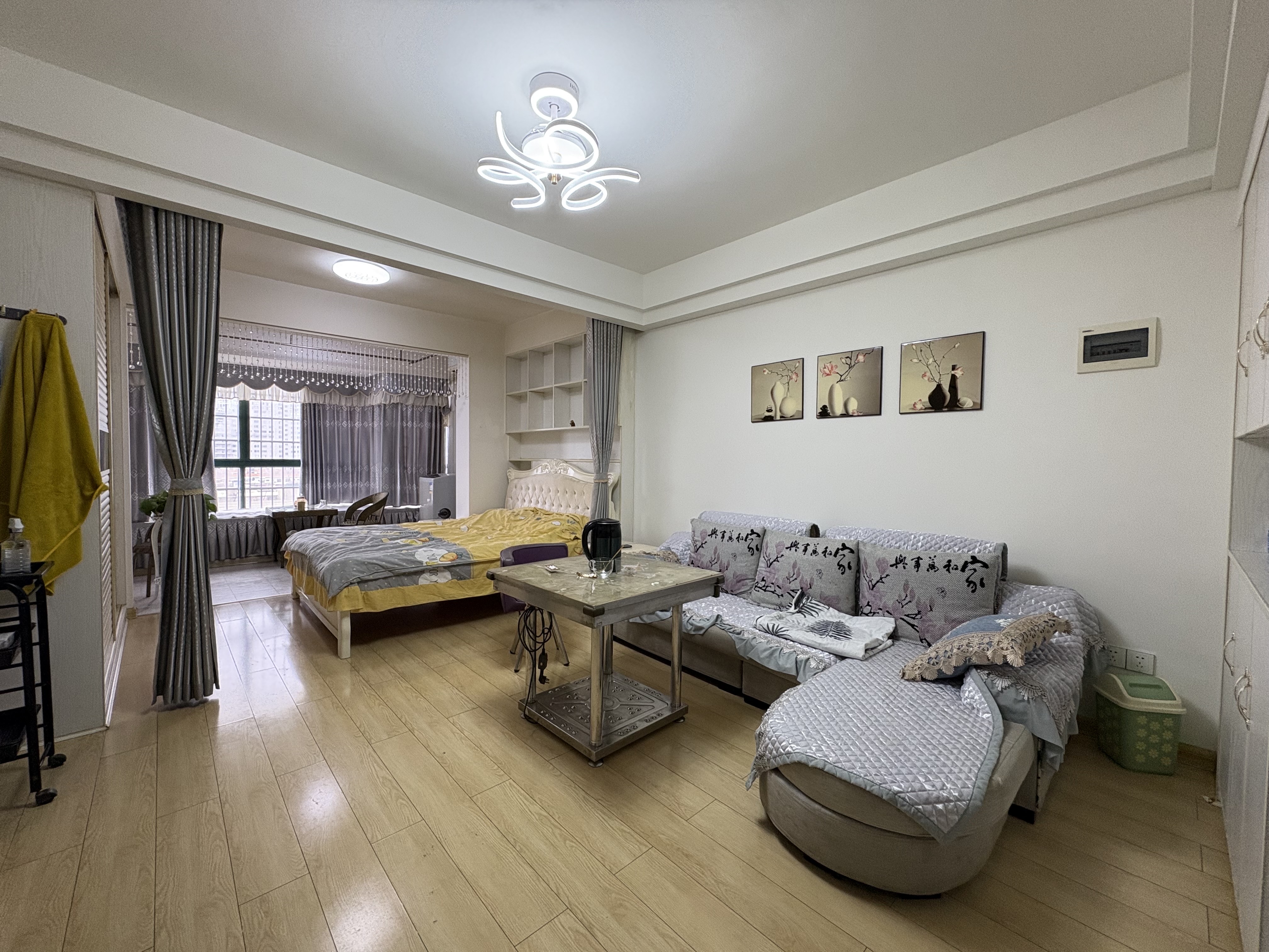 富厚名邸 1室1厅1卫 28.0万 富厚名邸 1室1厅1卫 28.0万客厅