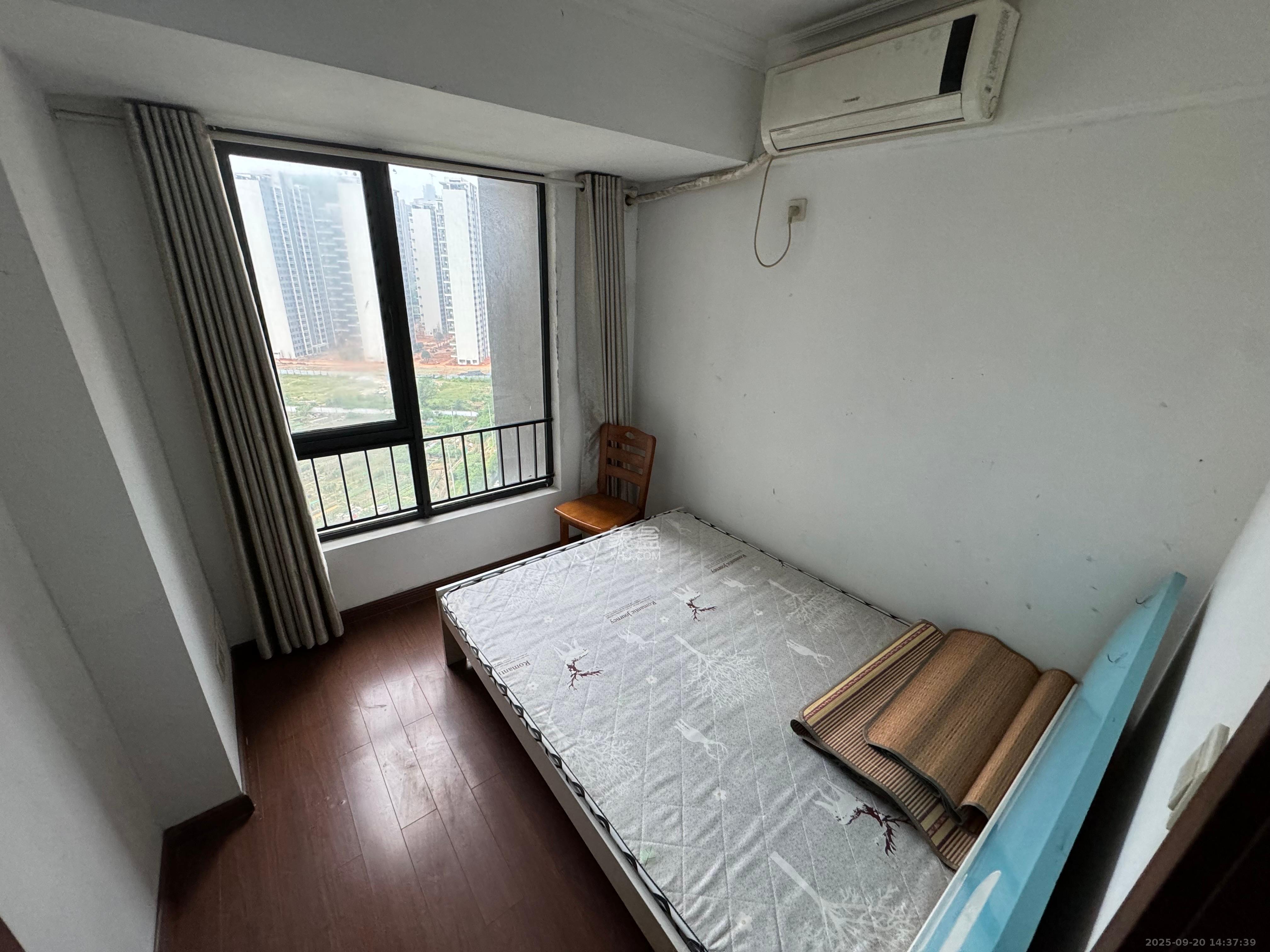 万科城 3室2厅1卫 2500.0元/月 万科城 3室2厅1卫 2500.0元/月室内图