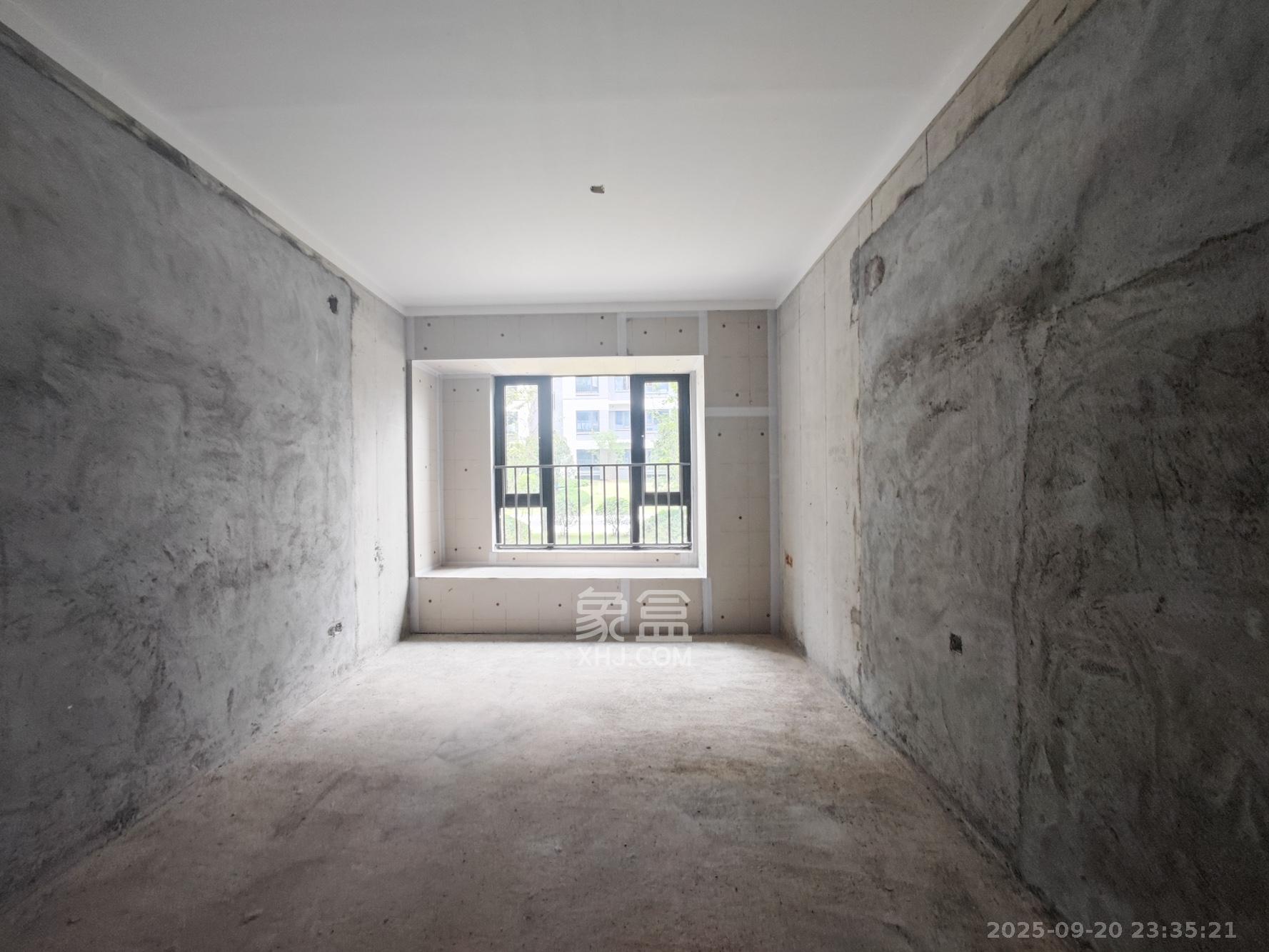 远洋红星天铂二期  3室2厅2卫    117.0万卧室