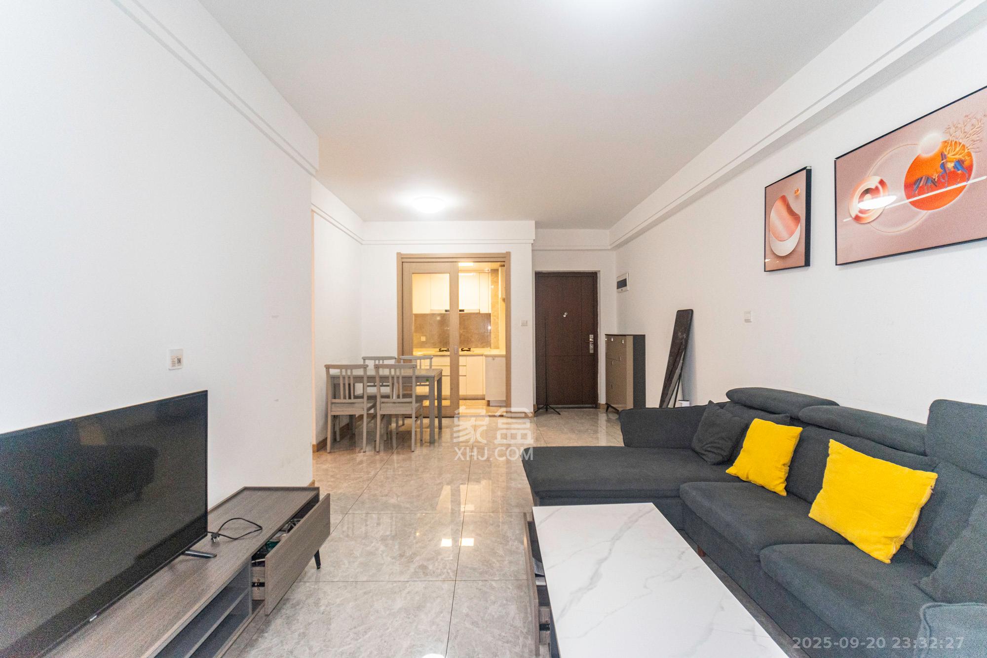 君合新城玺樾  3室2厅2卫    69.8万客厅