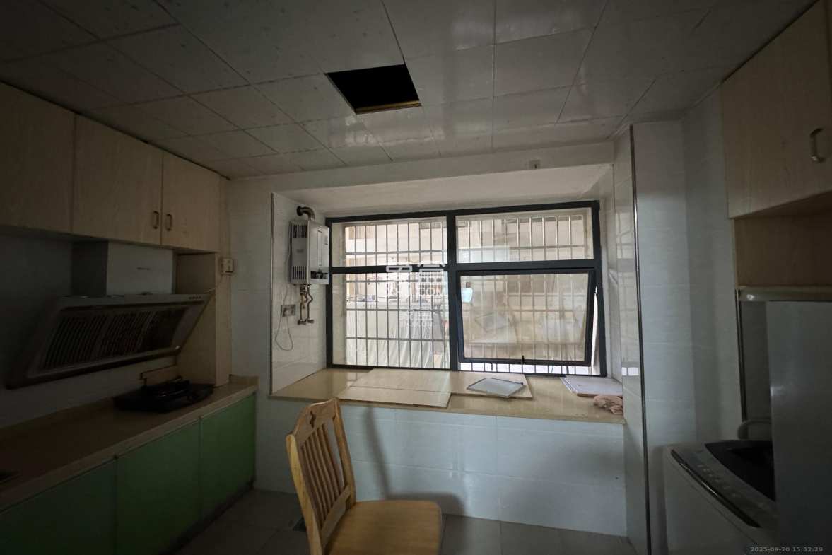 蓝湾国际广场 1室1厅1卫 1600.0元/月 蓝湾国际广场 1室1厅1卫 1600.0元/月室内图