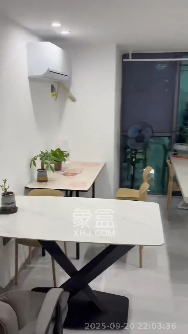 绿地V岛  2室1厅1卫    2000.0元/月室内图