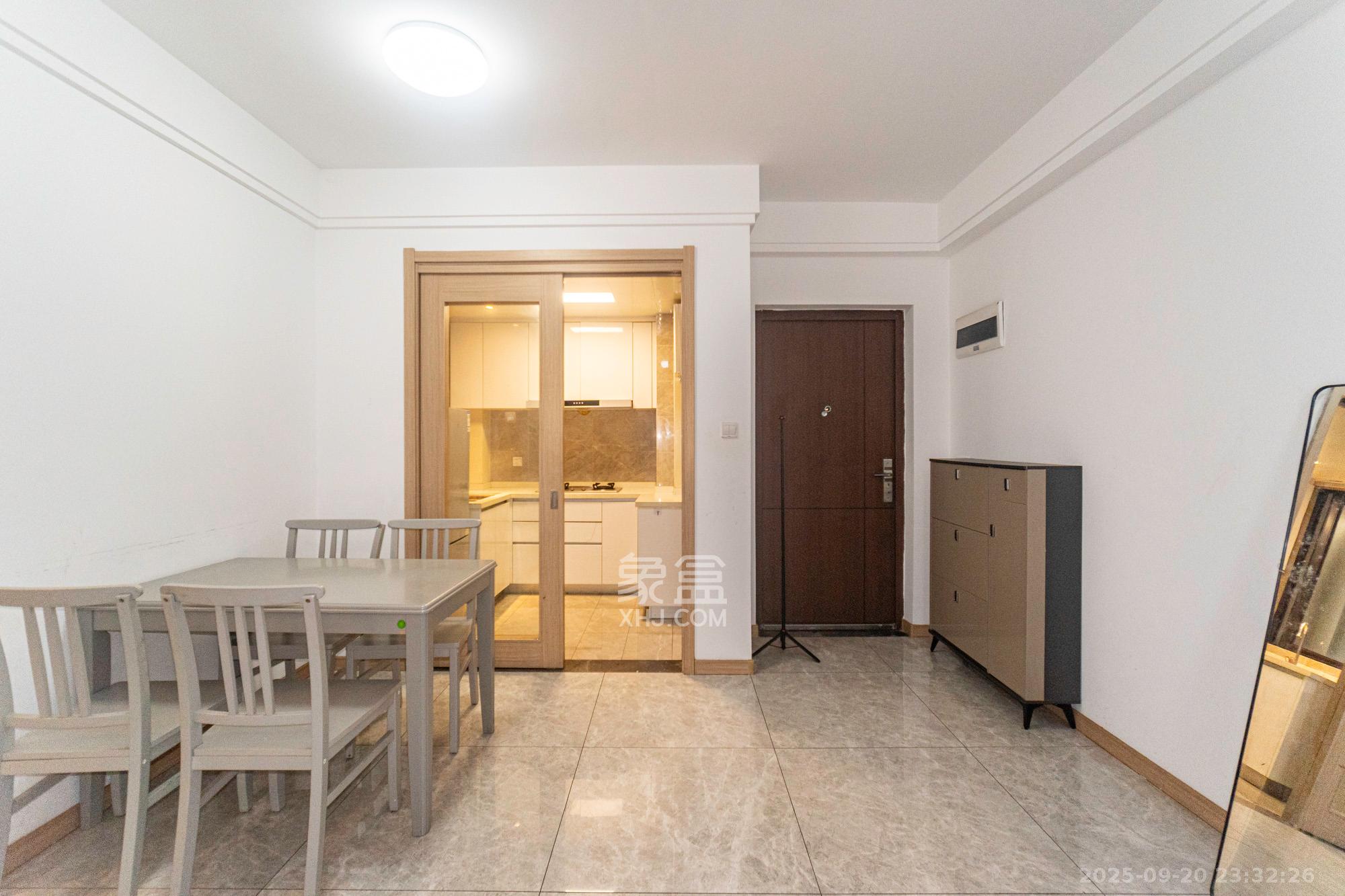 君合新城玺樾  3室2厅2卫    69.8万客厅