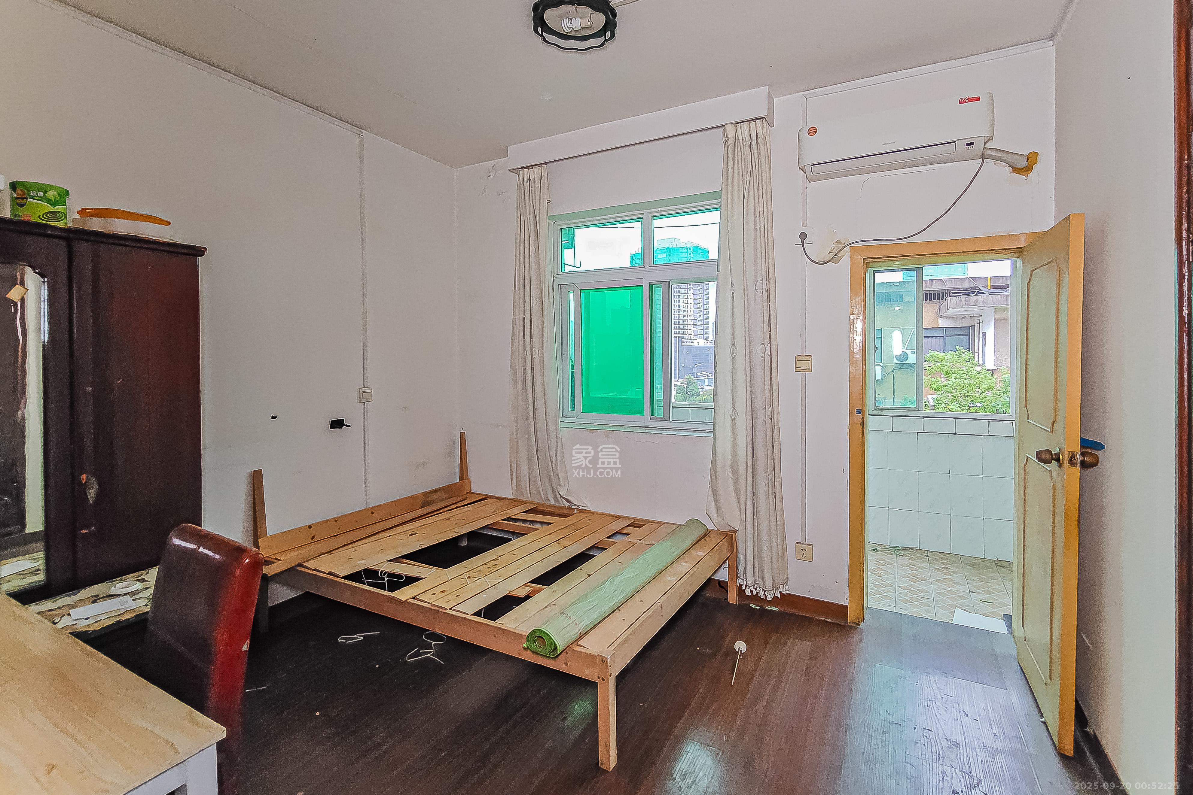 长岭水电八局宿舍 3室1厅1卫 38.0万 长岭水电八局宿舍 3室1厅1卫 38.0万卧室