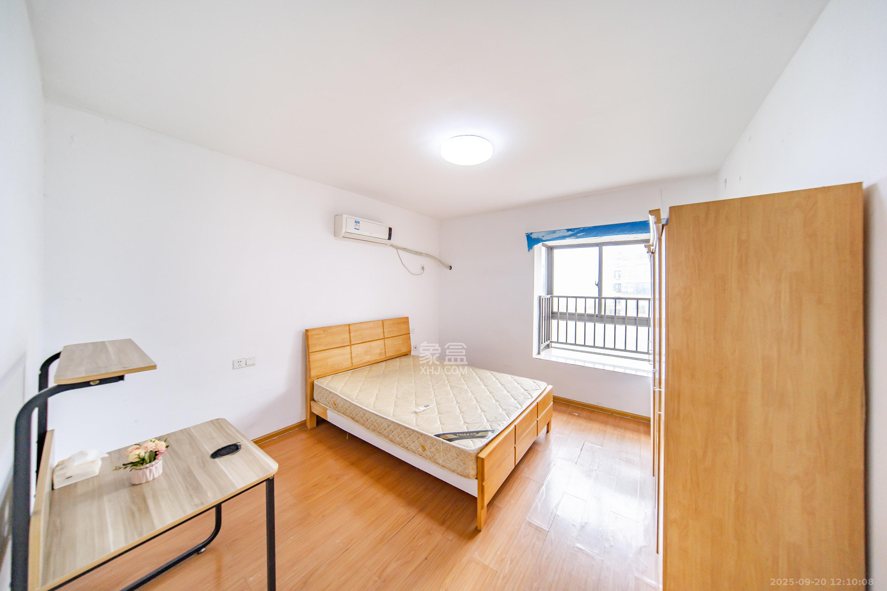 曙光泊岸 1室2厅1卫 183.0万 曙光泊岸 1室2厅1卫 183.0万卧室