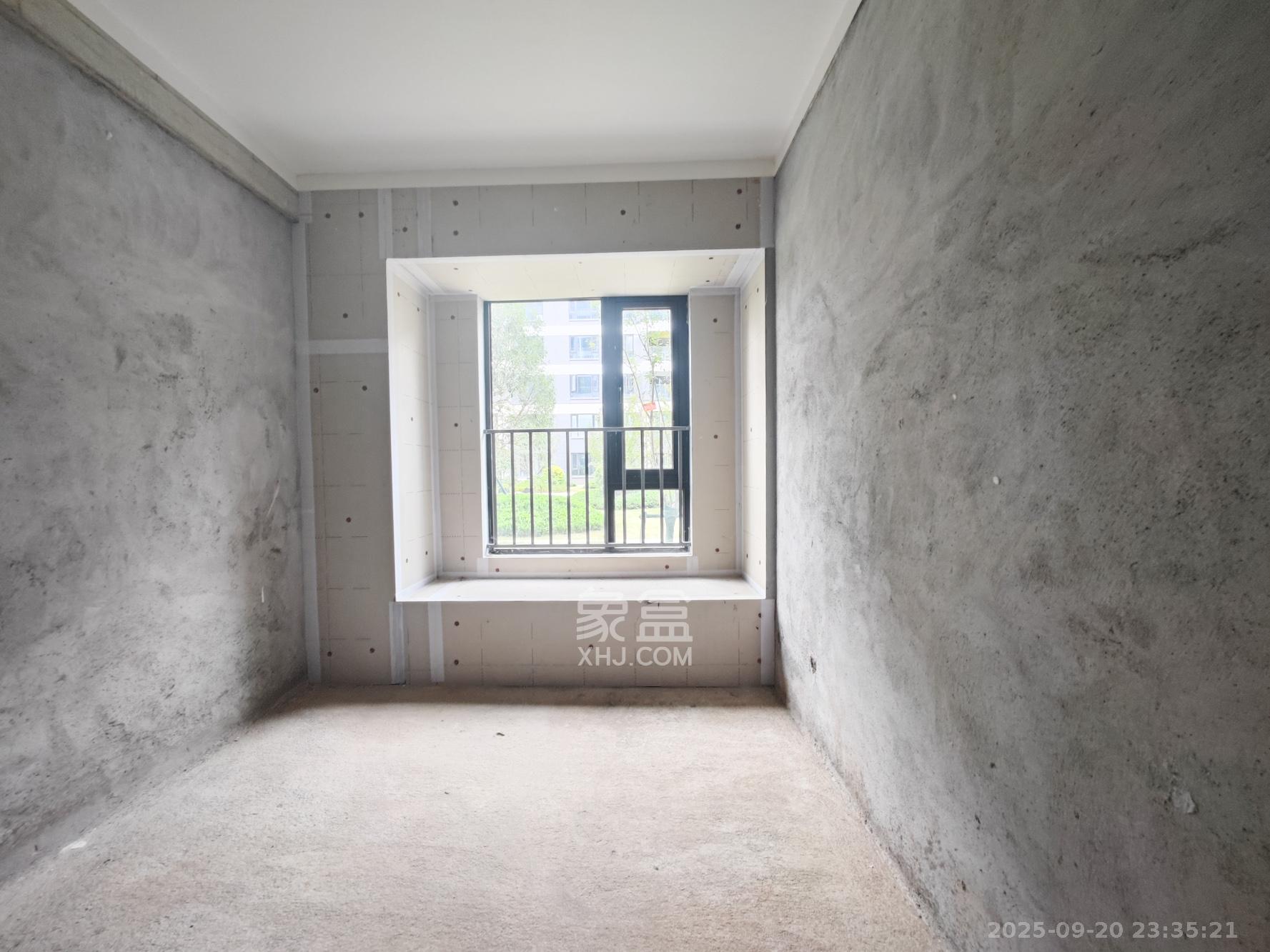 远洋红星天铂二期  3室2厅2卫    117.0万卧室