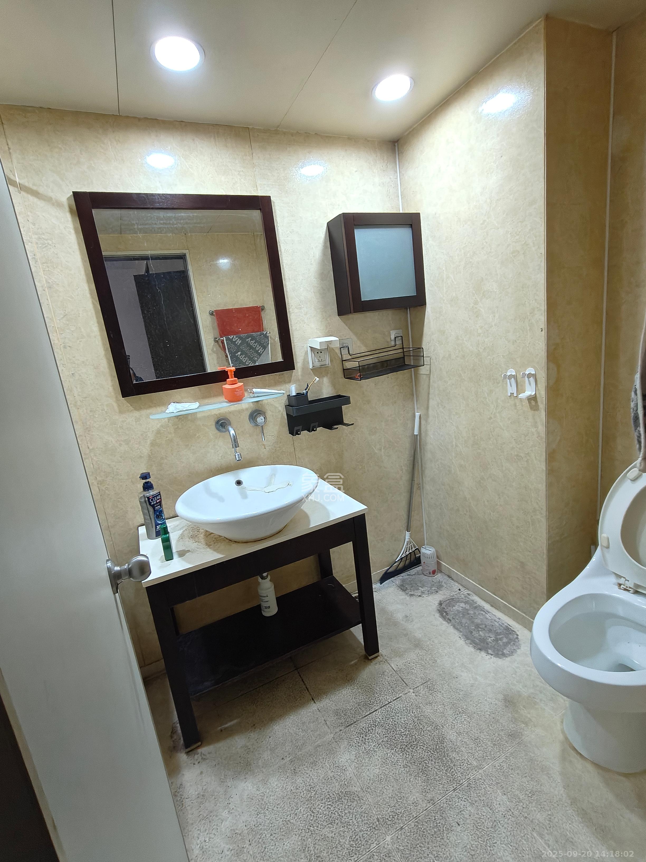 君临天厦 4室2厅2卫 3800.0元/月 君临天厦 4室2厅2卫 3800.0元/月室内图