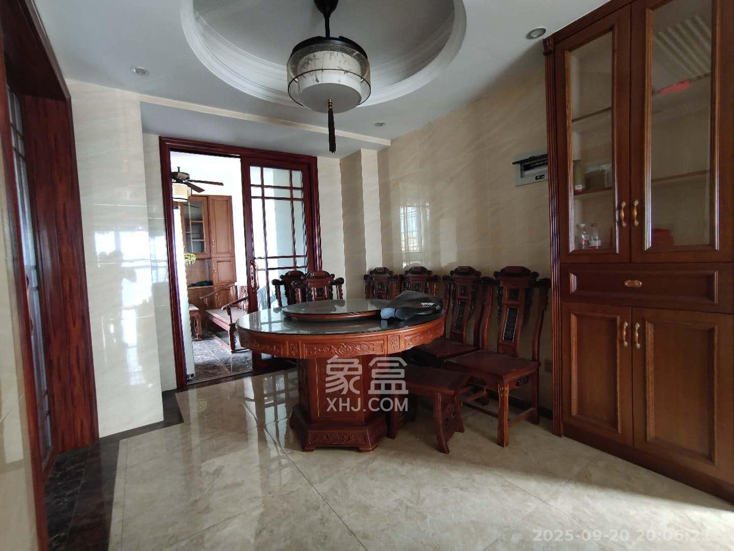 江河东澜湾 4室2厅2卫 3500.0元/月 江河东澜湾 4室2厅2卫 3500.0元/月室内图