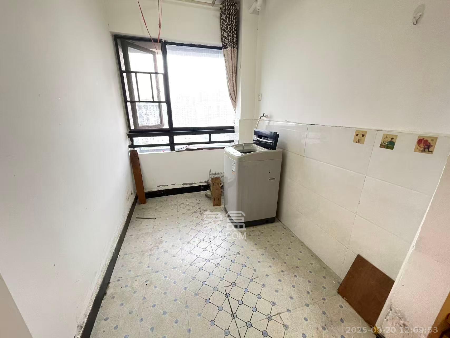 和庄  3室2厅1卫    2200.0元/月室内图