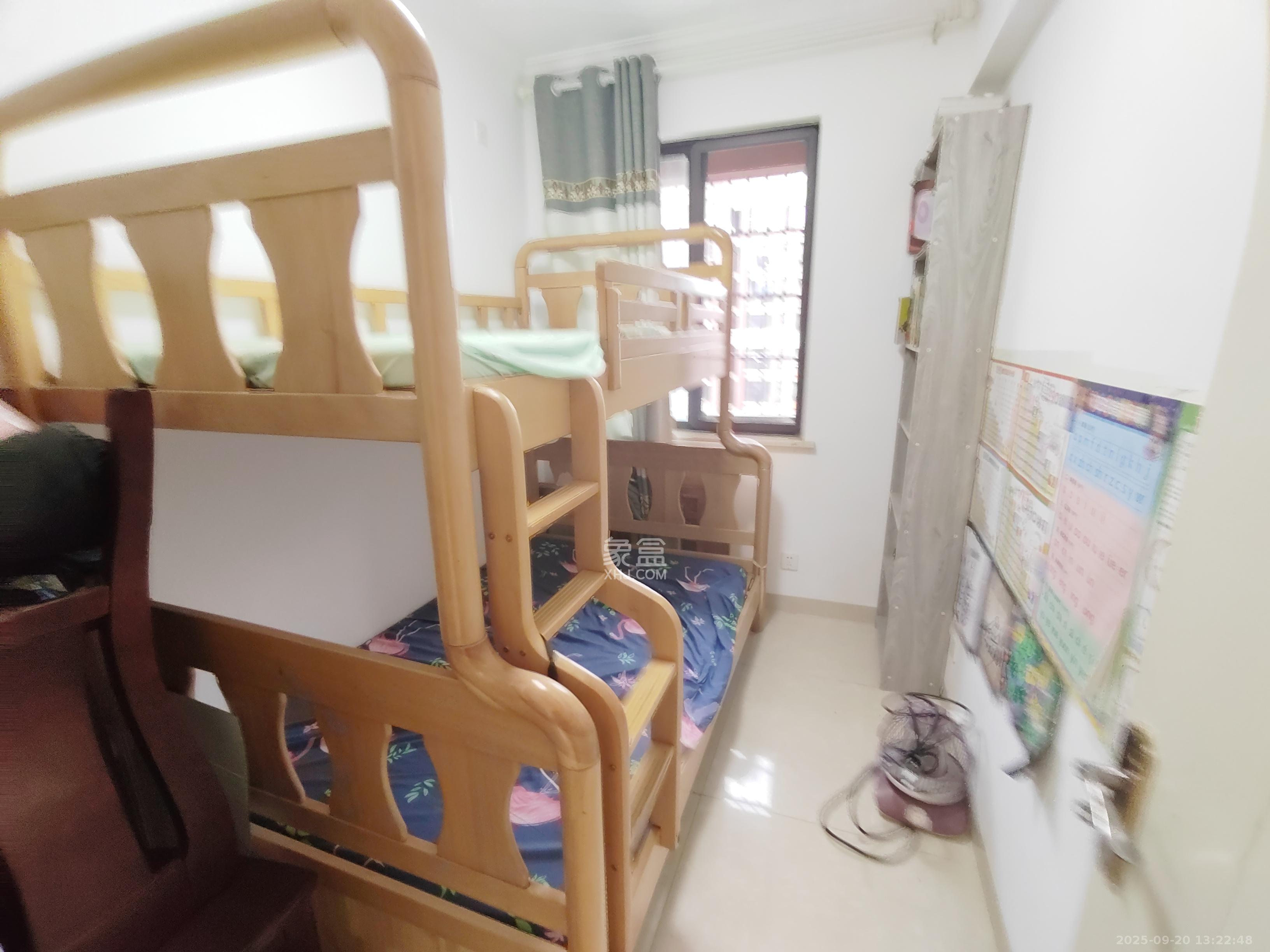 新城国际花都  3室2厅1卫    1700.0元/月室内图