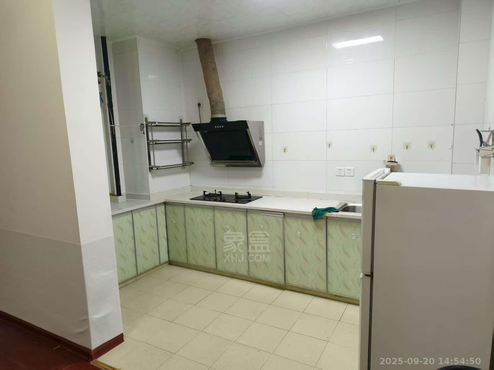 庐山恋 2室2厅1卫 1400.0元/月 庐山恋 2室2厅1卫 1400.0元/月室内图