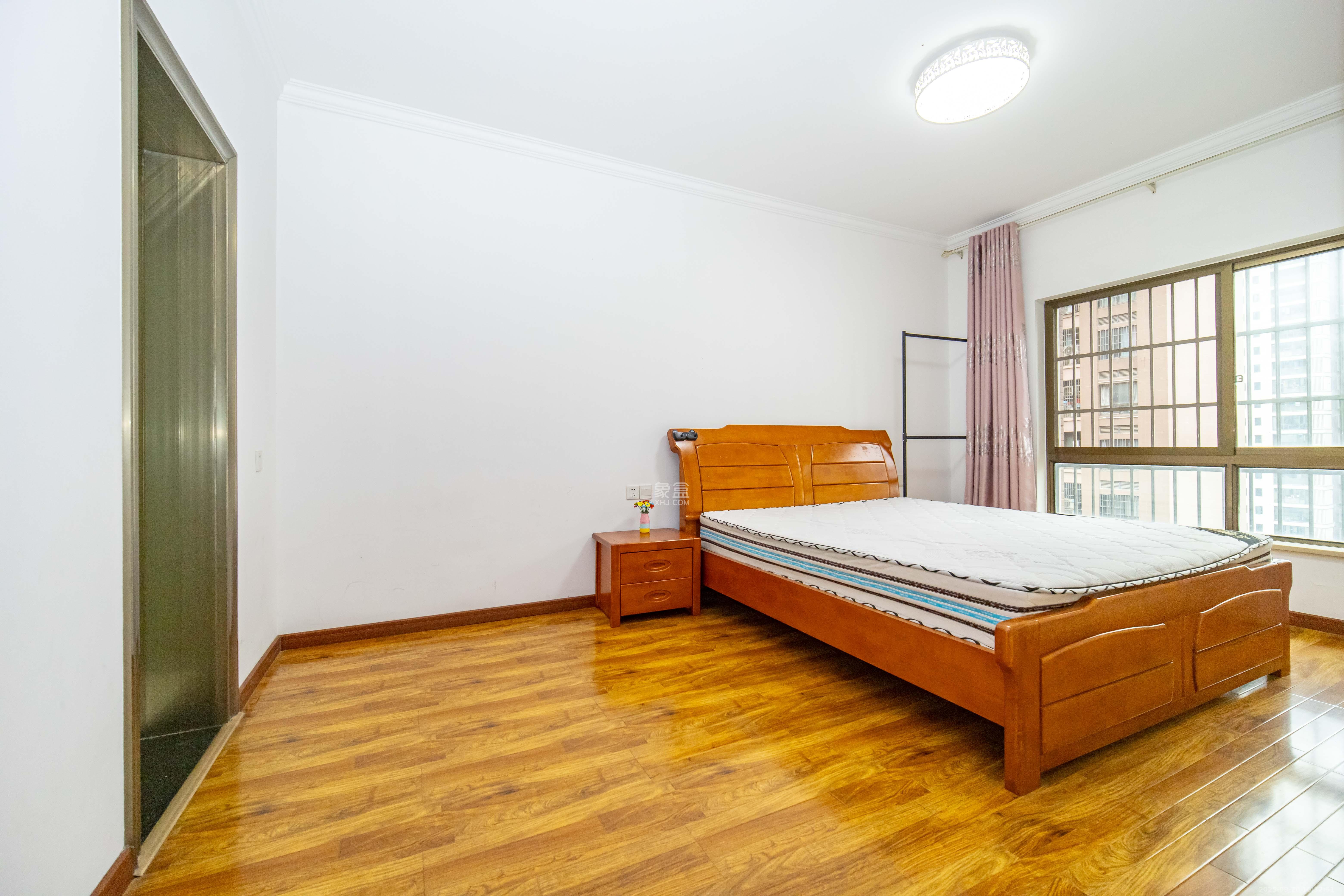 家和院  4室2厅2卫    100.0万卧室