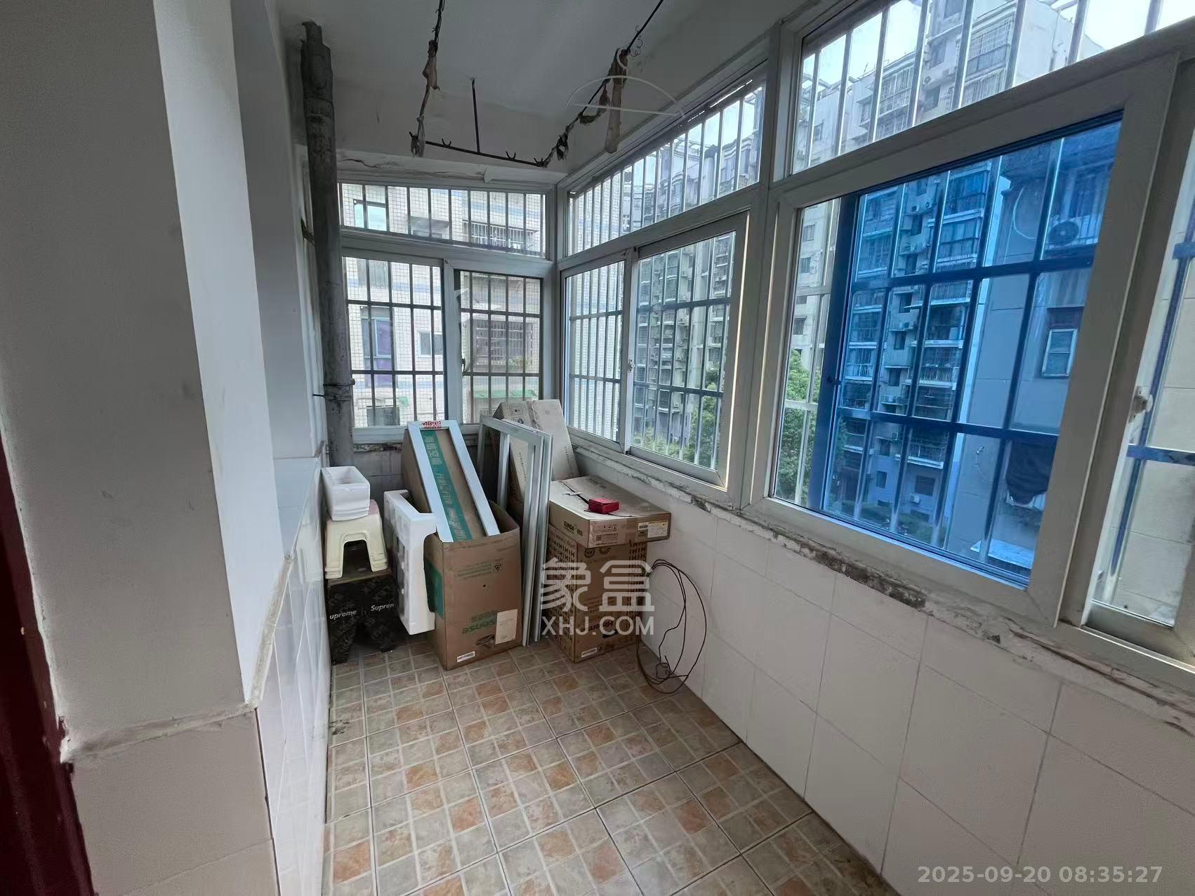 轻化公司宿舍向东南6号(产权南湖路46号) 3室2厅1卫 1500.0元/月 轻化公司宿舍向东南6号(产权南湖路46号) 3室2厅1卫 1500.0元/月室内图