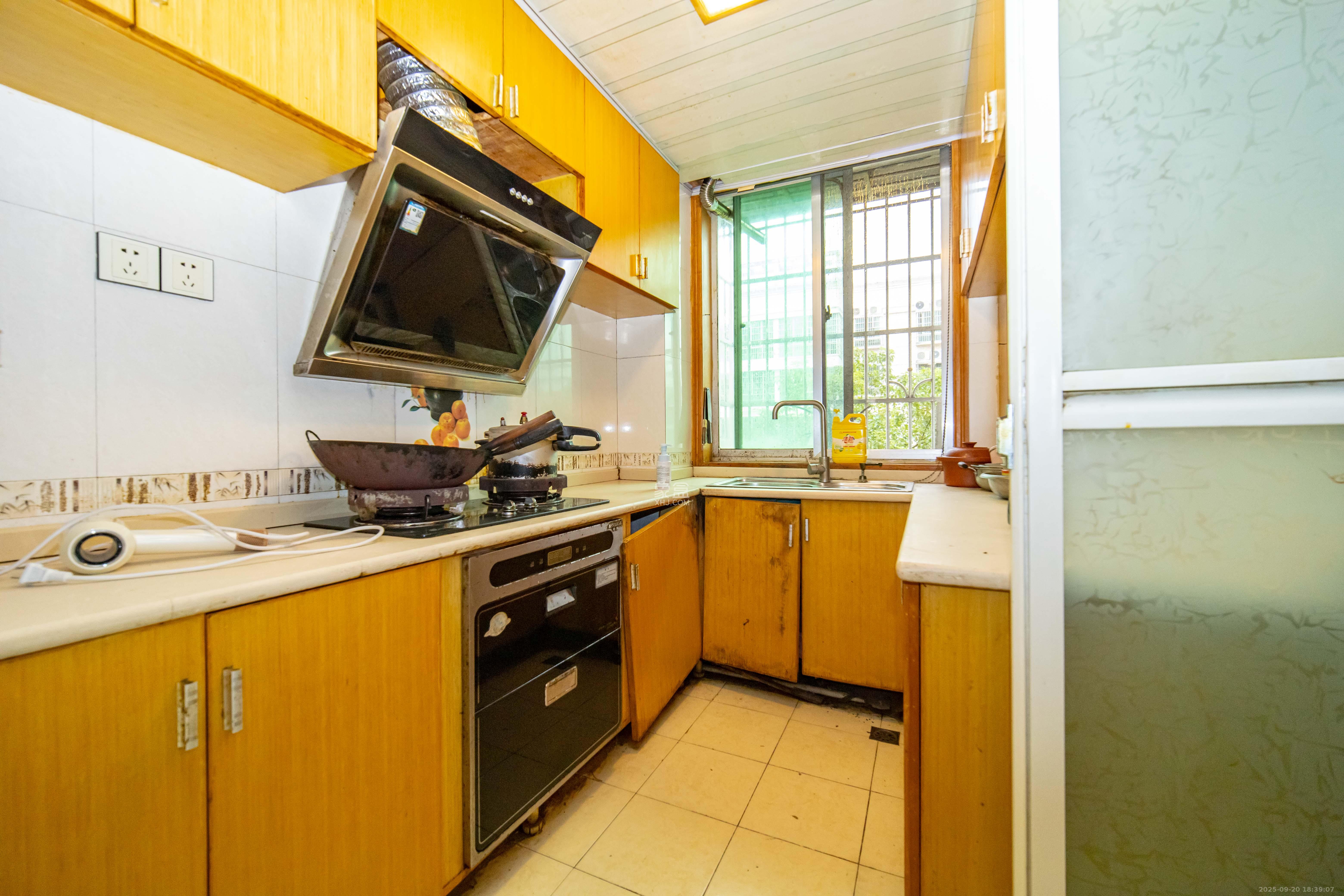 中南汽车世界  2室2厅1卫    29.8万厨房