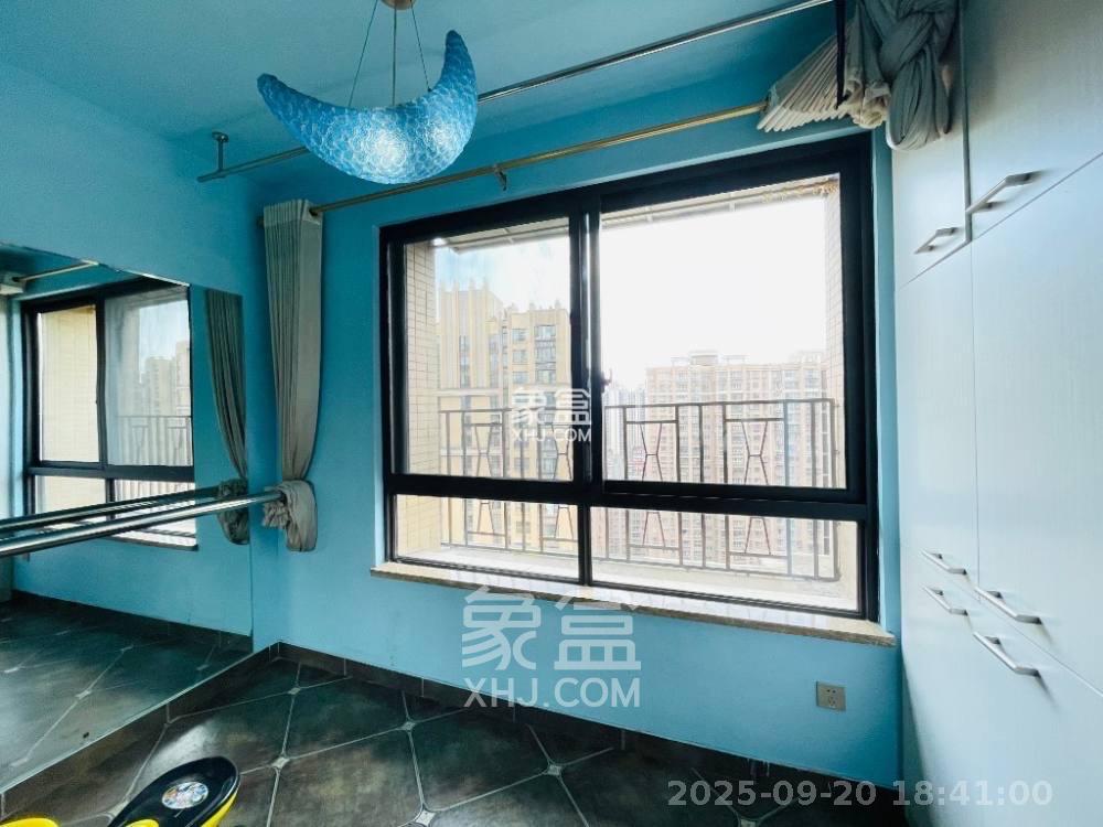 华润凤凰城三期  3室2厅1卫    2100.0元/月室内图