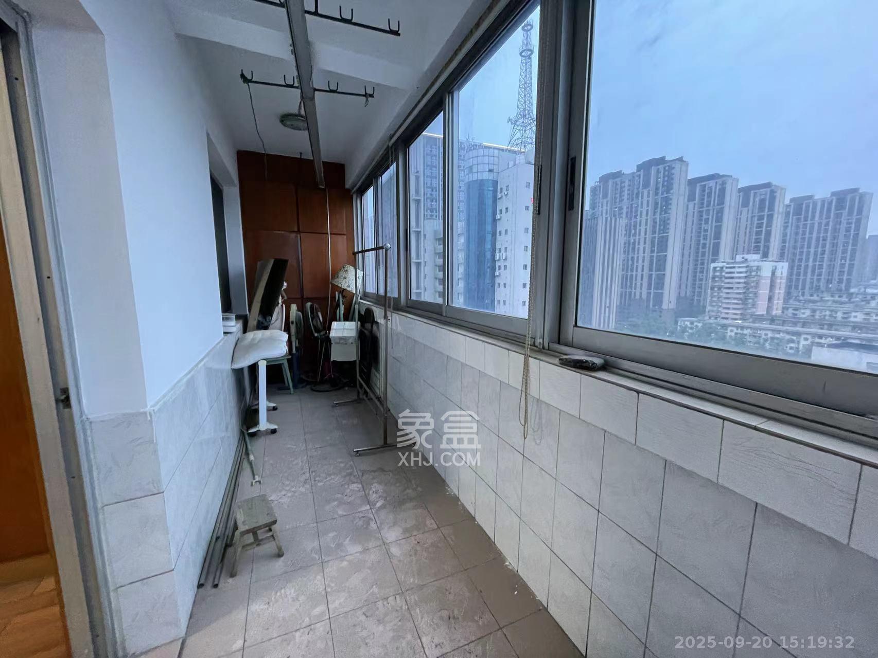 长沙市烟草专卖局单位宿舍 3室2厅2卫 2200.0元/月 长沙市烟草专卖局单位宿舍 3室2厅2卫 2200.0元/月室内图