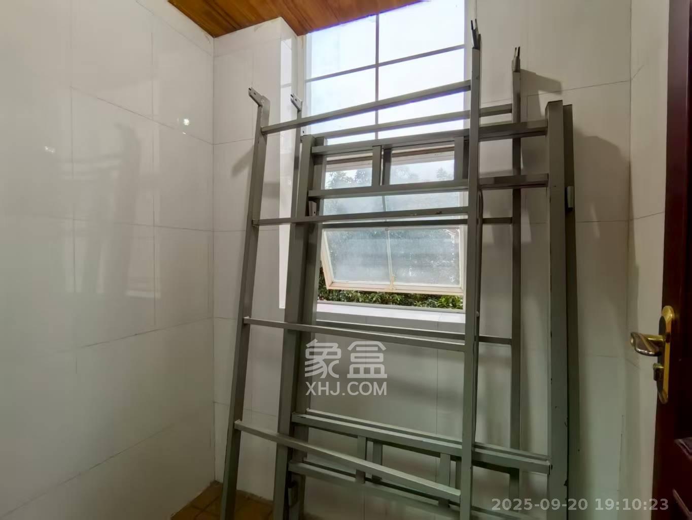 山水英伦 6室2厅3卫 5500.0元/月 山水英伦 6室2厅3卫 5500.0元/月室内图