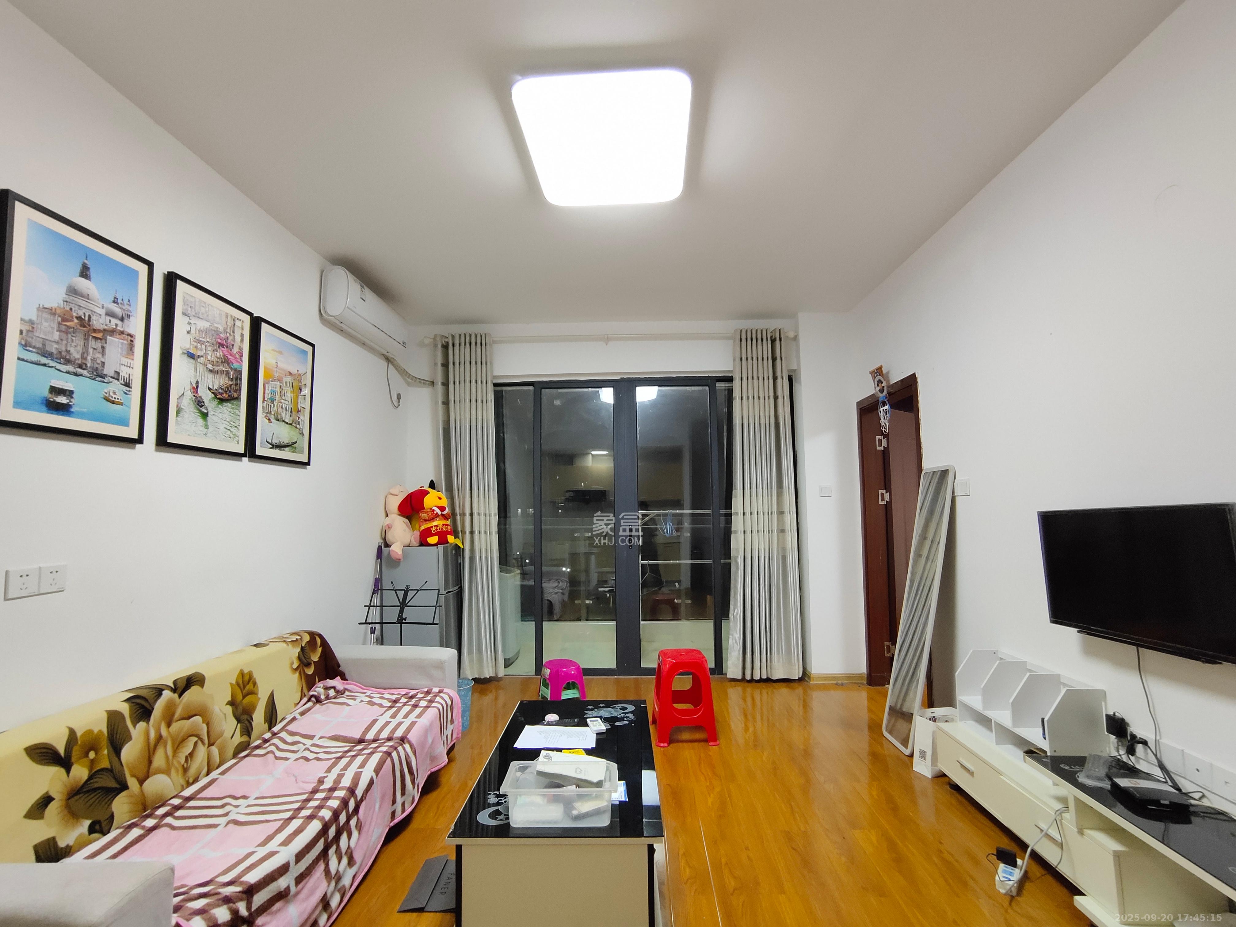 阳光100三期 1室1厅1卫 2000.0元/月 阳光100三期 1室1厅1卫 2000.0元/月室内图