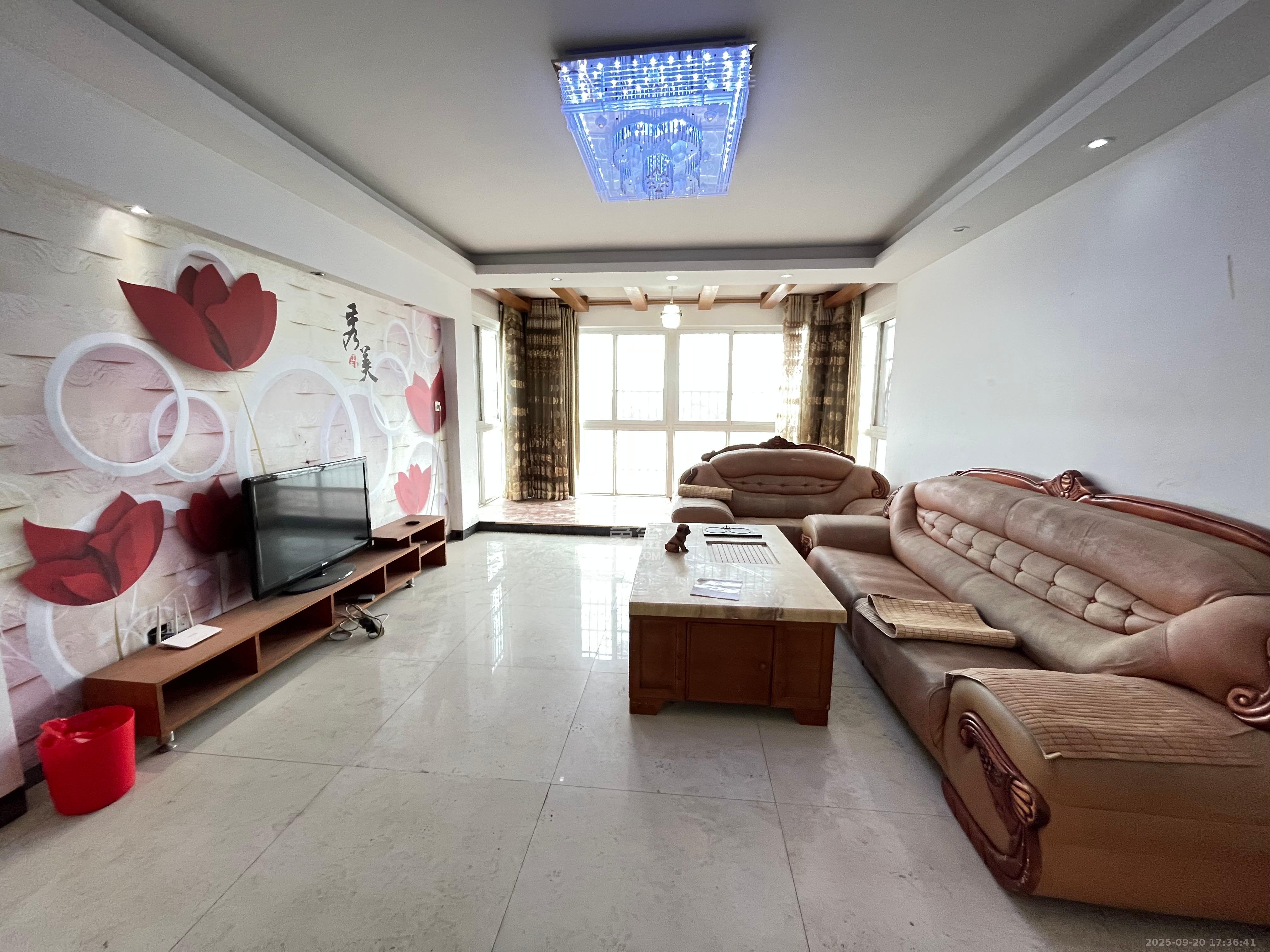 鑫天山城明珠 4室2厅2卫 1700.0元/月 鑫天山城明珠 4室2厅2卫 1700.0元/月室内图