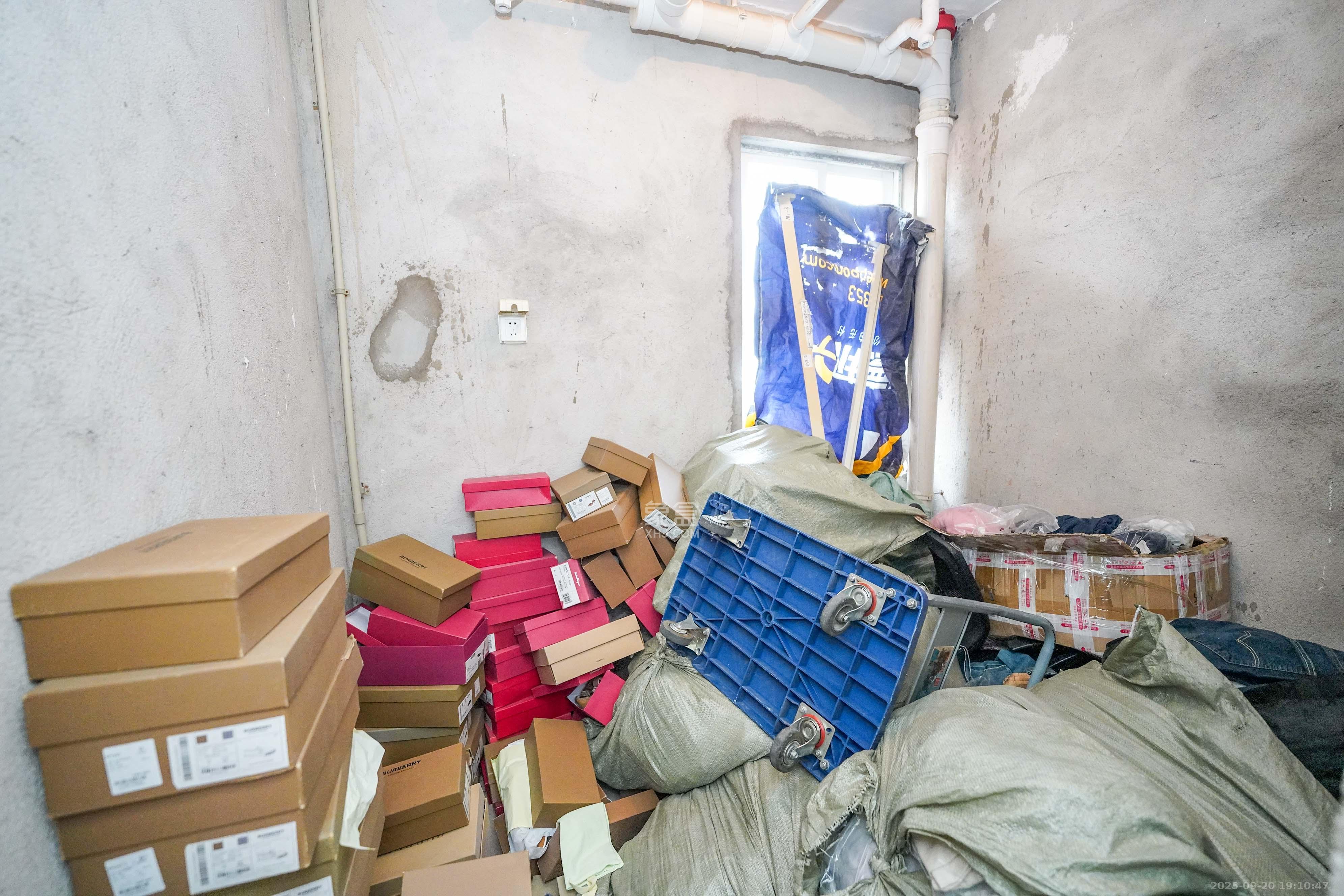 理工大学职工单位房青年汇 4室2厅2卫 86.0万 理工大学职工单位房青年汇 4室2厅2卫 86.0万卫生间