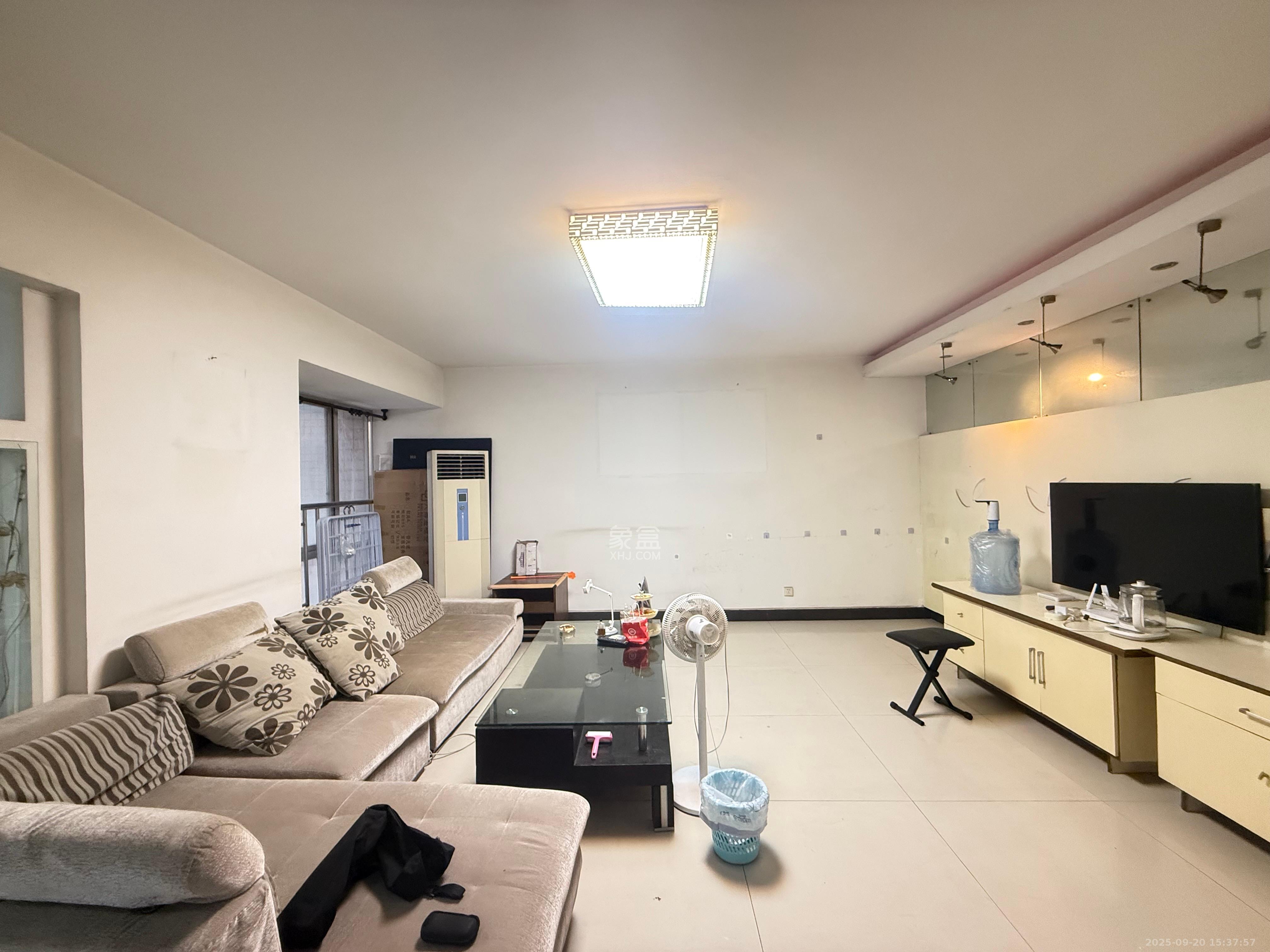 湘卫花苑  3室2厅2卫    2300.0元/月 湘卫花苑  3室2厅2卫    2300.0元/月