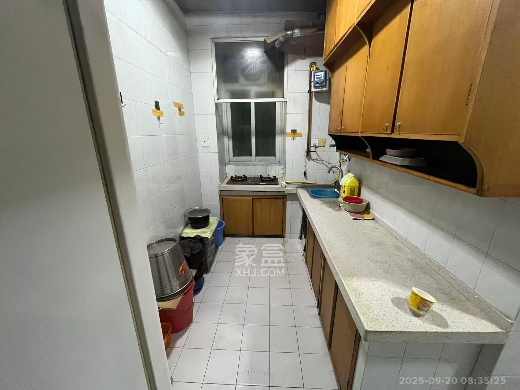 轻化公司宿舍向东南6号(产权南湖路46号) 3室2厅1卫 1500.0元/月 轻化公司宿舍向东南6号(产权南湖路46号) 3室2厅1卫 1500.0元/月室内图