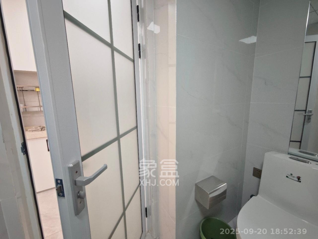 汇景发展环球中心  1室0厅1卫    2600.0元/月室内图