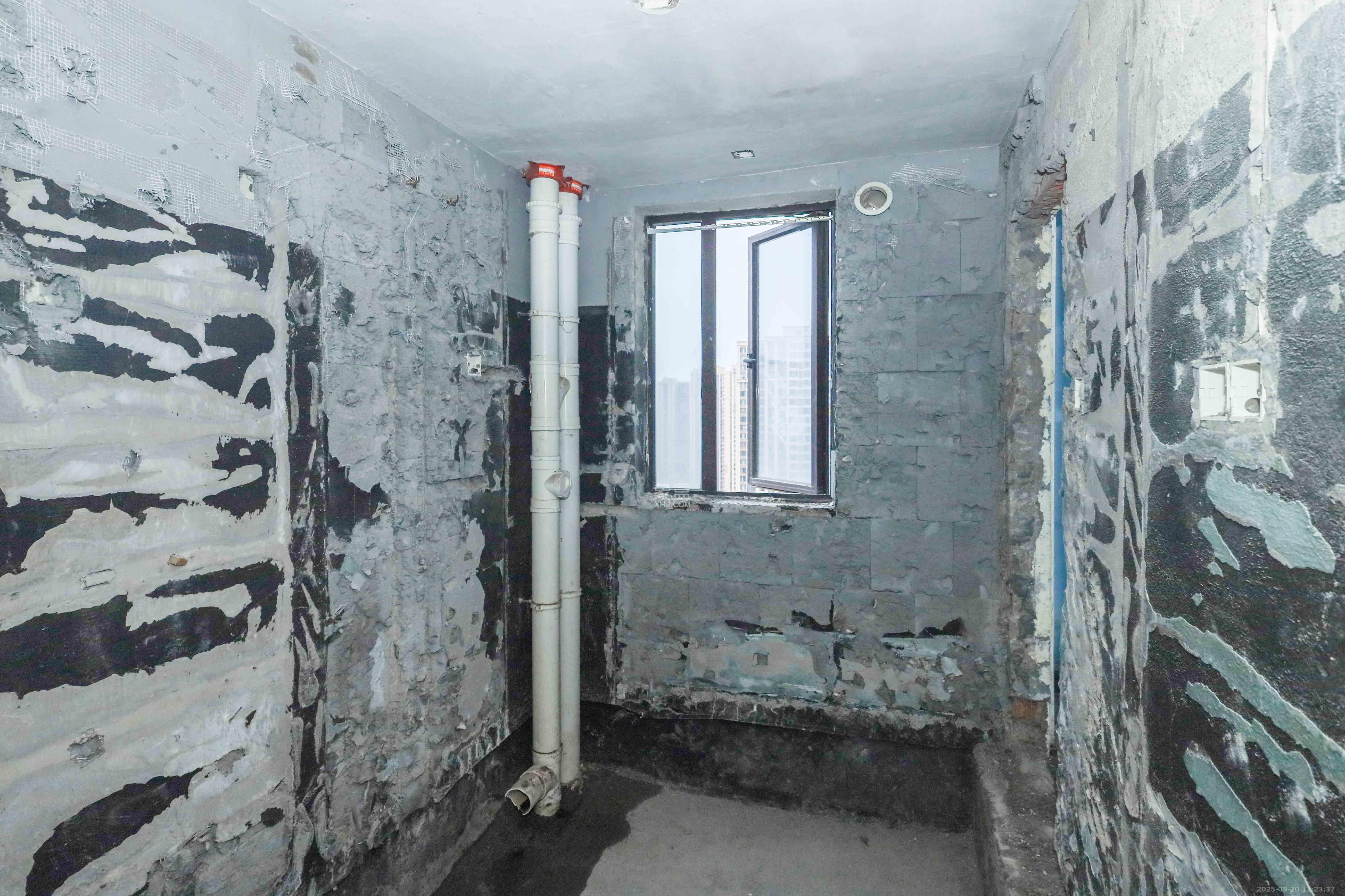 中国铁建梅溪青秀二期  4室2厅2卫    158.0万卫生间