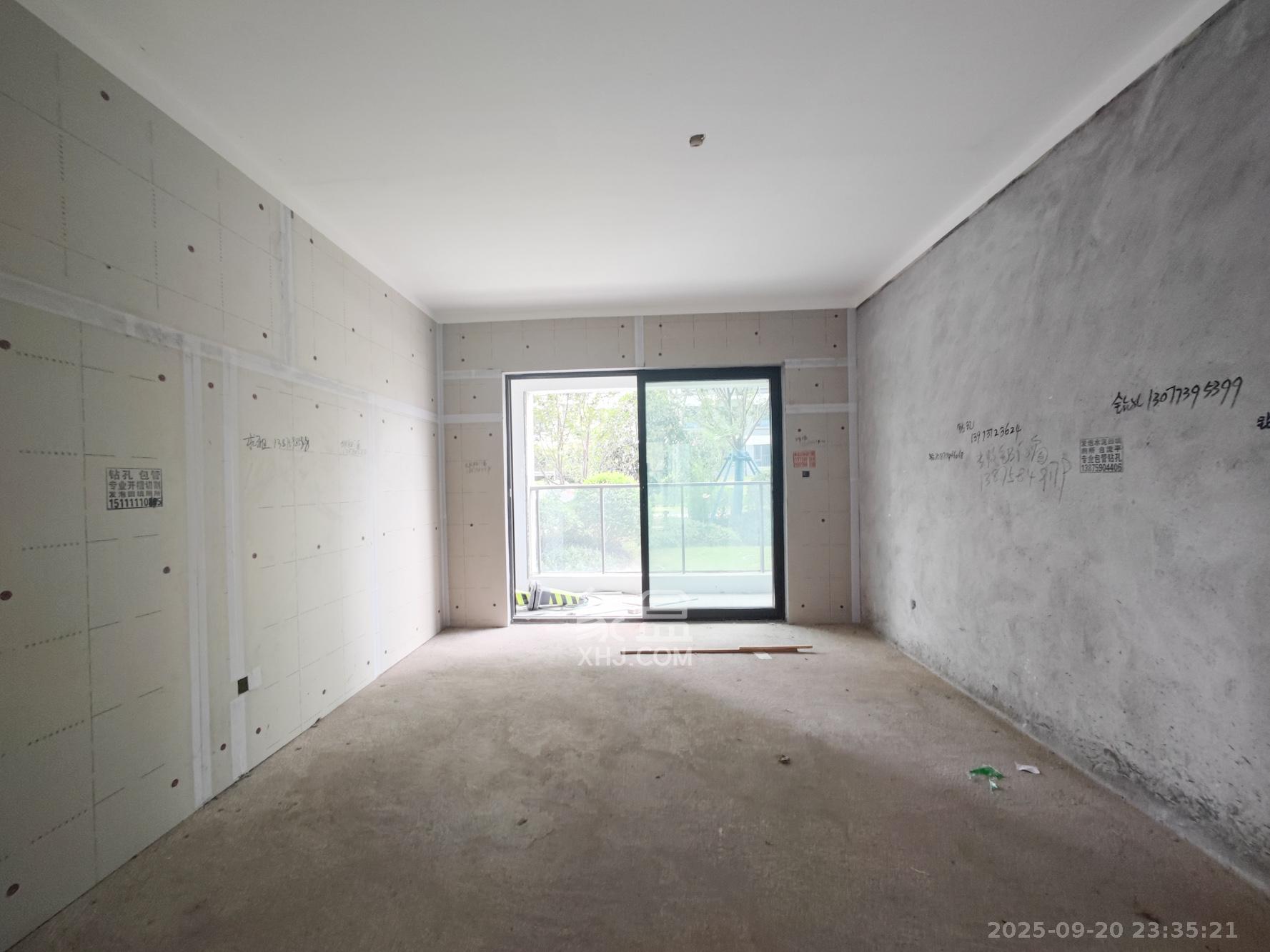 远洋红星天铂二期  3室2厅2卫    117.0万客厅