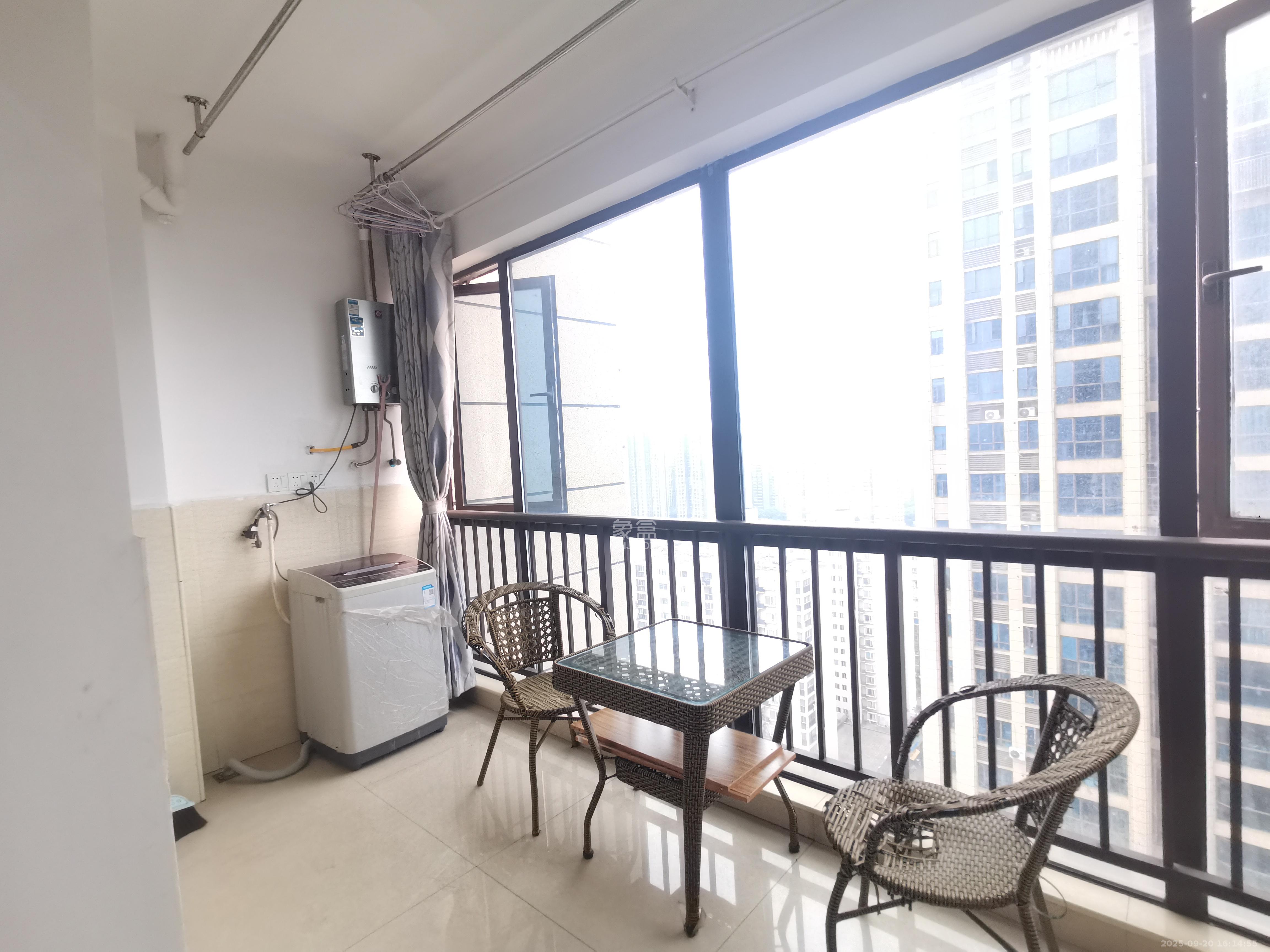 天下一家 2室2厅1卫 2400.0元/月 天下一家 2室2厅1卫 2400.0元/月室内图