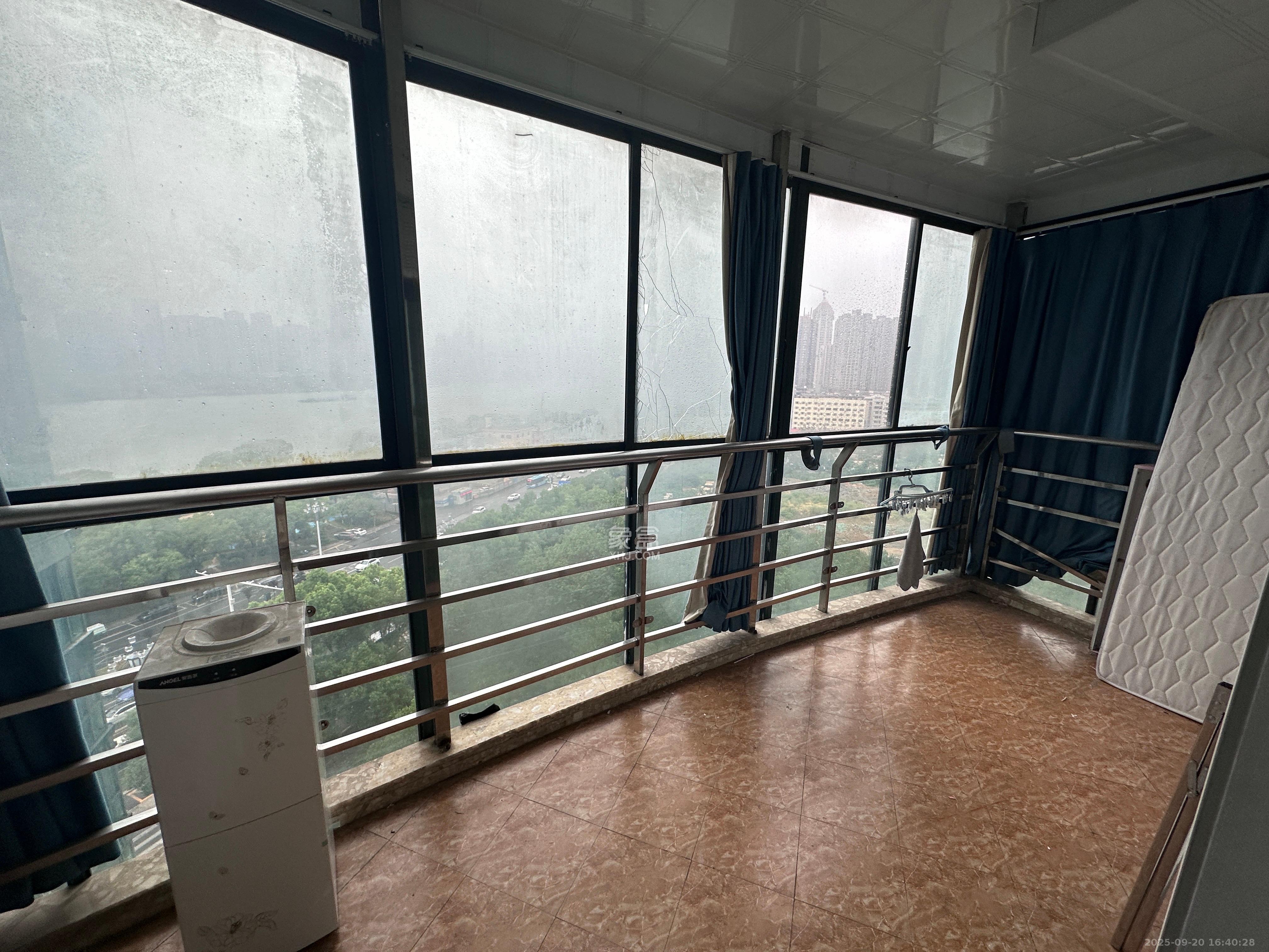 华盛新外滩  4室2厅2卫    5500.0元/月室内图