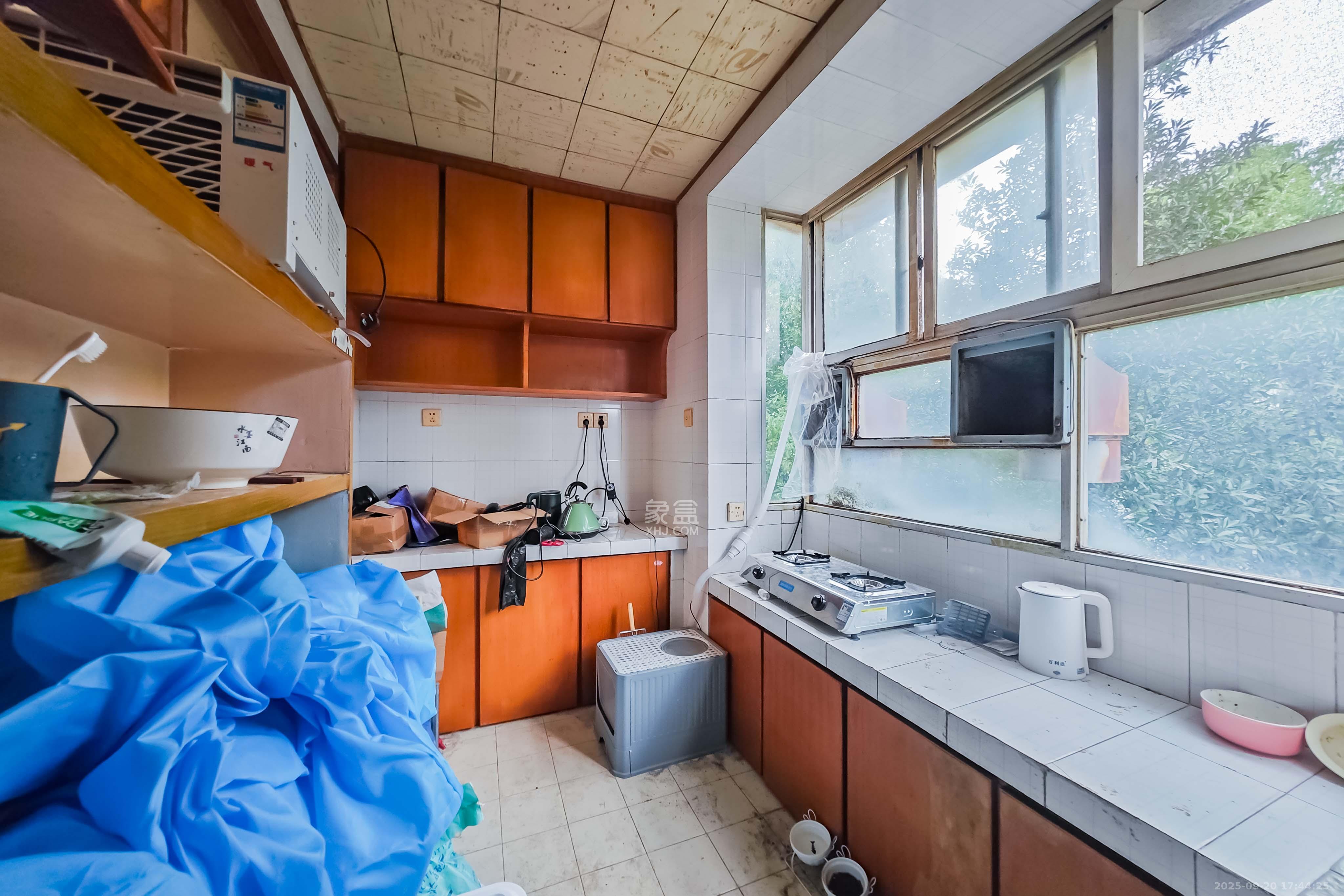 长冶小区(玉竹家园) 2室2厅1卫 30.0万 长冶小区(玉竹家园) 2室2厅1卫 30.0万厨房