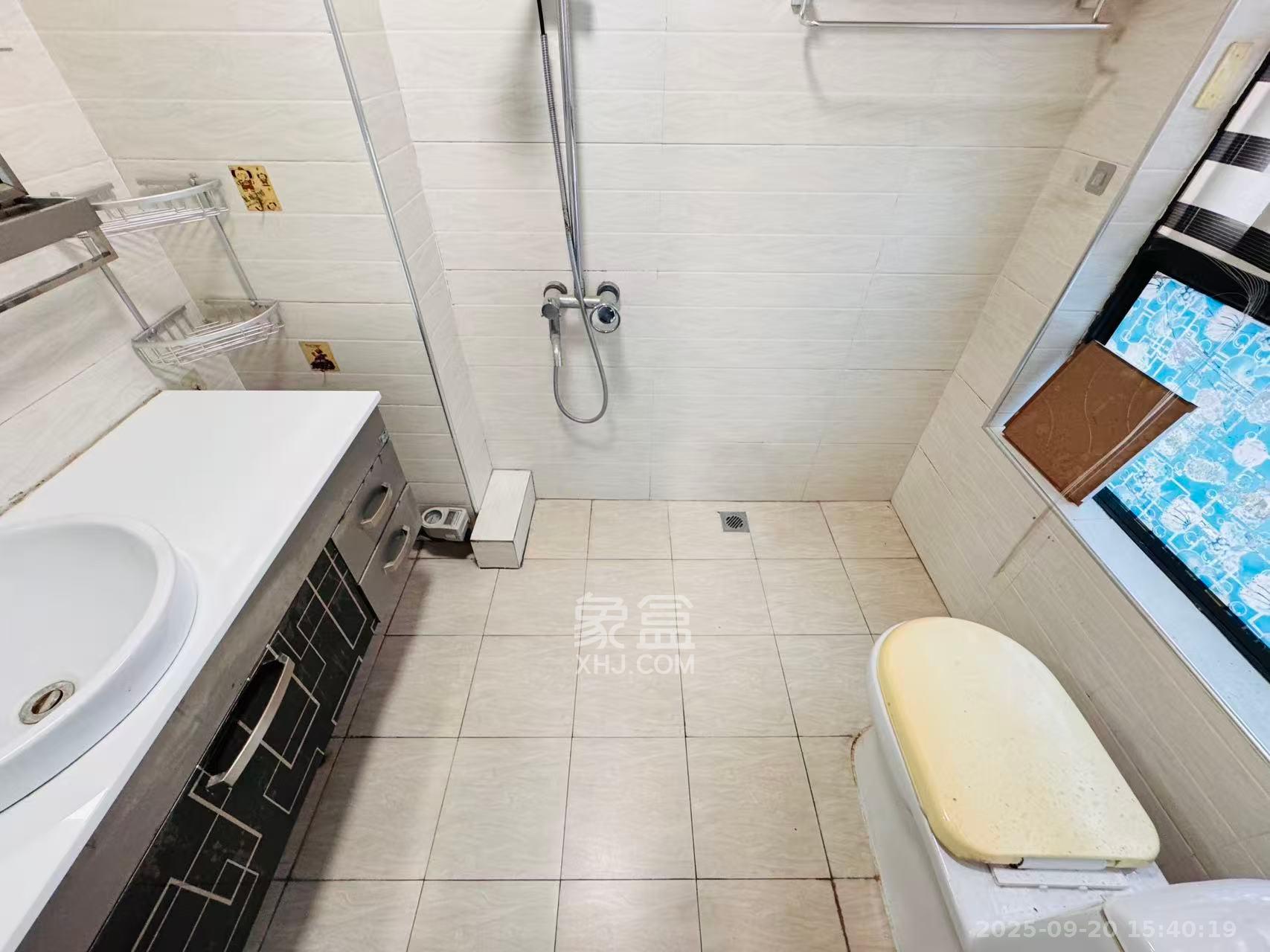 保利麓谷林语B区  3室2厅2卫    2600.0元/月 保利麓谷林语B区  3室2厅2卫    2600.0元/月室内图