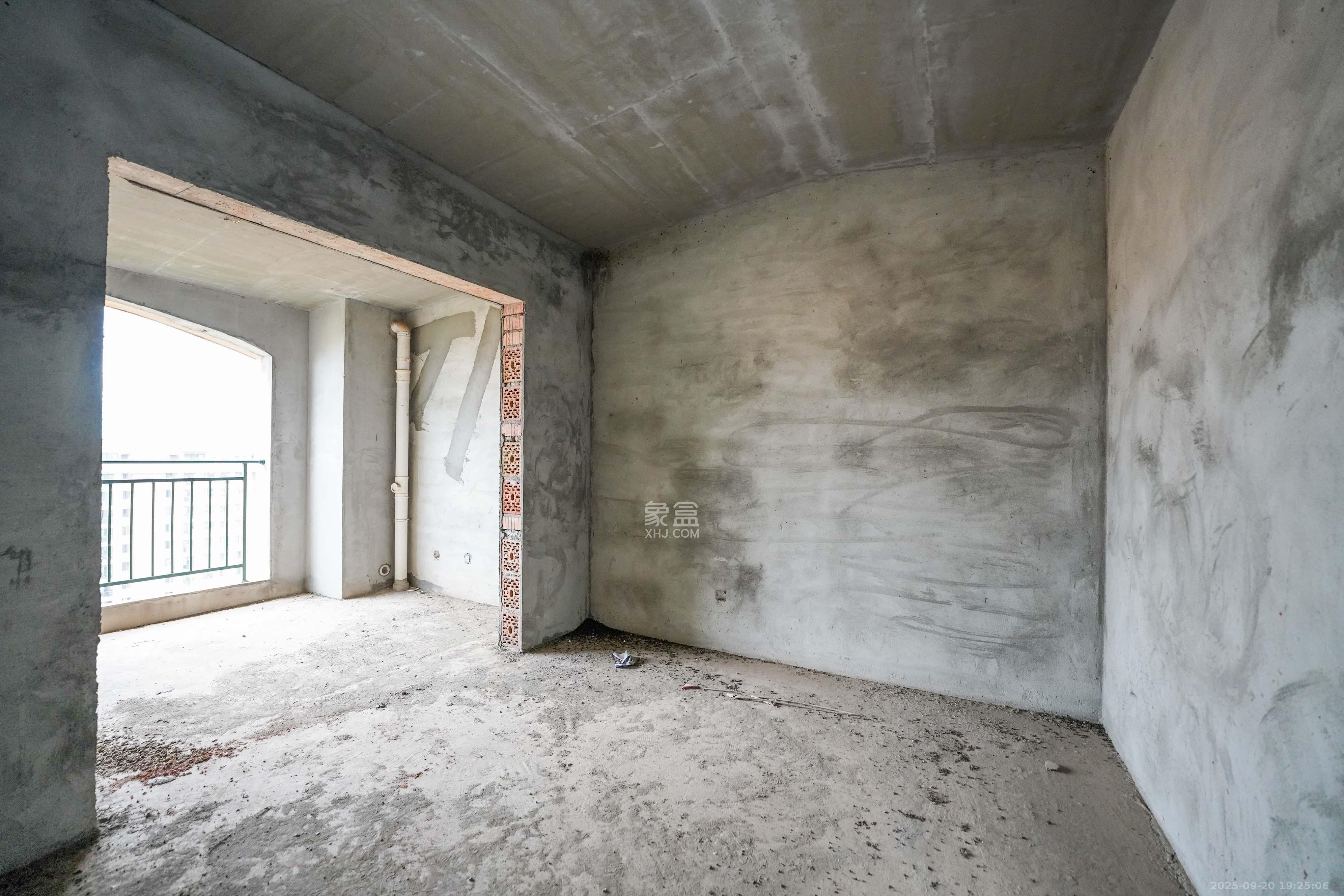 丽发新城 4室2厅2卫 130.0万 丽发新城 4室2厅2卫 130.0万卧室