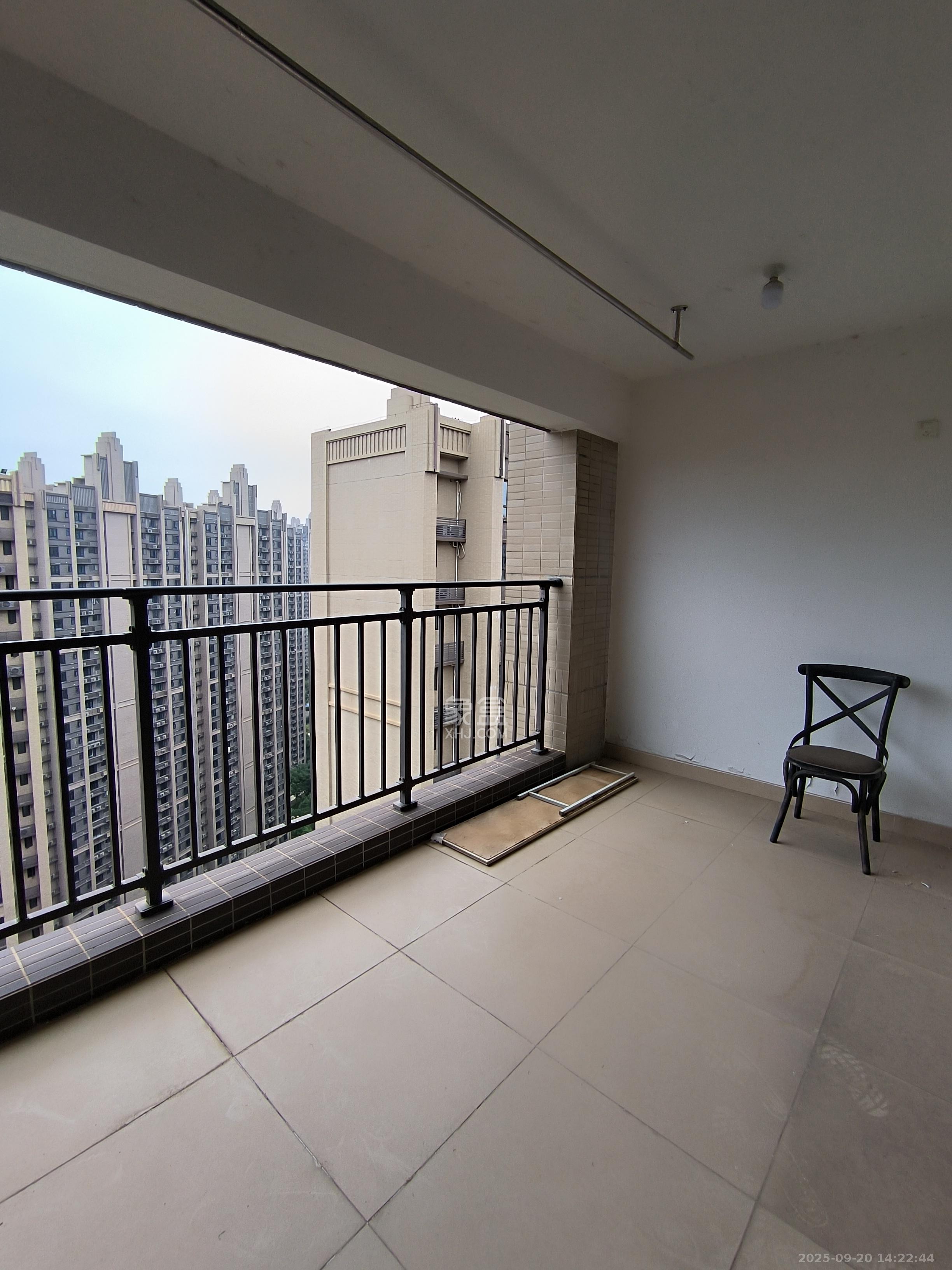 时代倾城二期  2室2厅1卫    1700.0元/月室内图