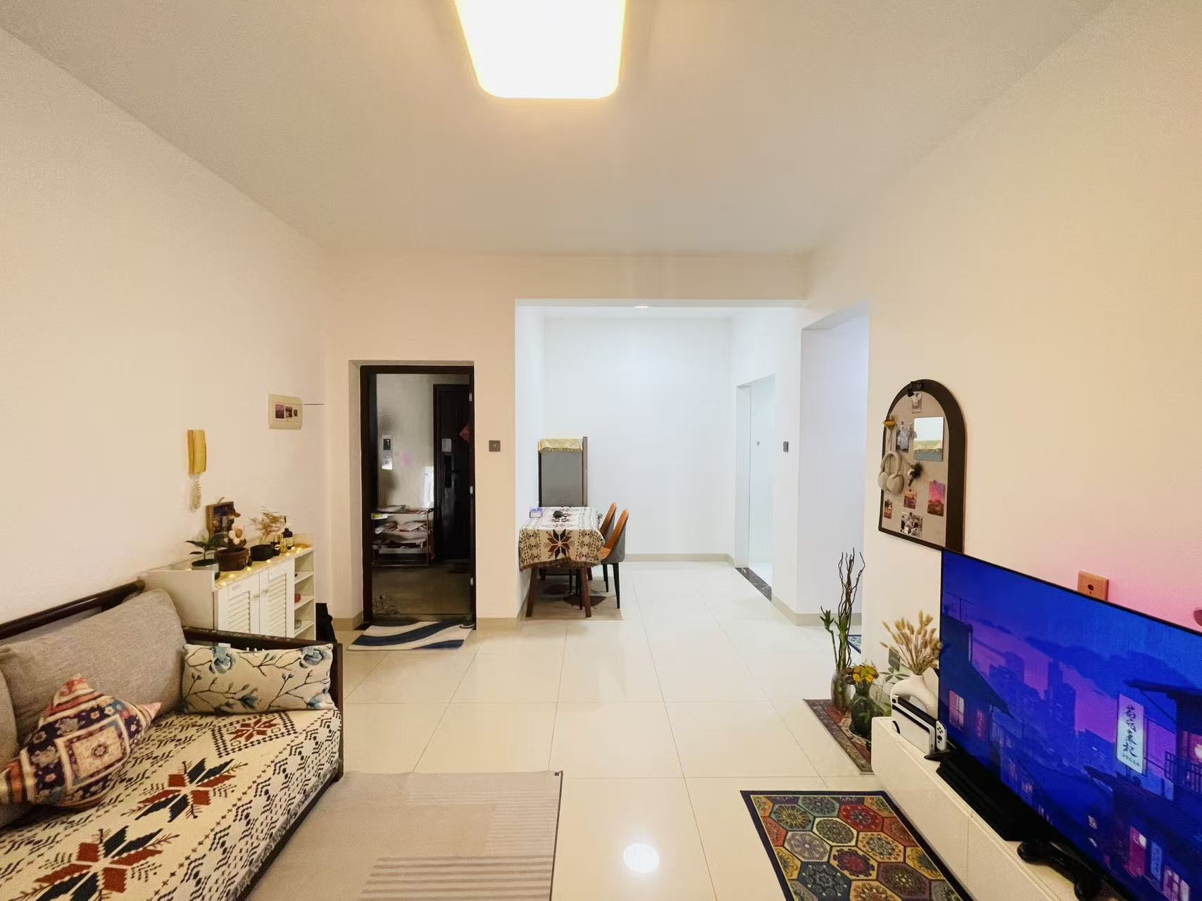 红泥月亮湾 1室1厅1卫 105.0万 红泥月亮湾 1室1厅1卫 105.0万室内图