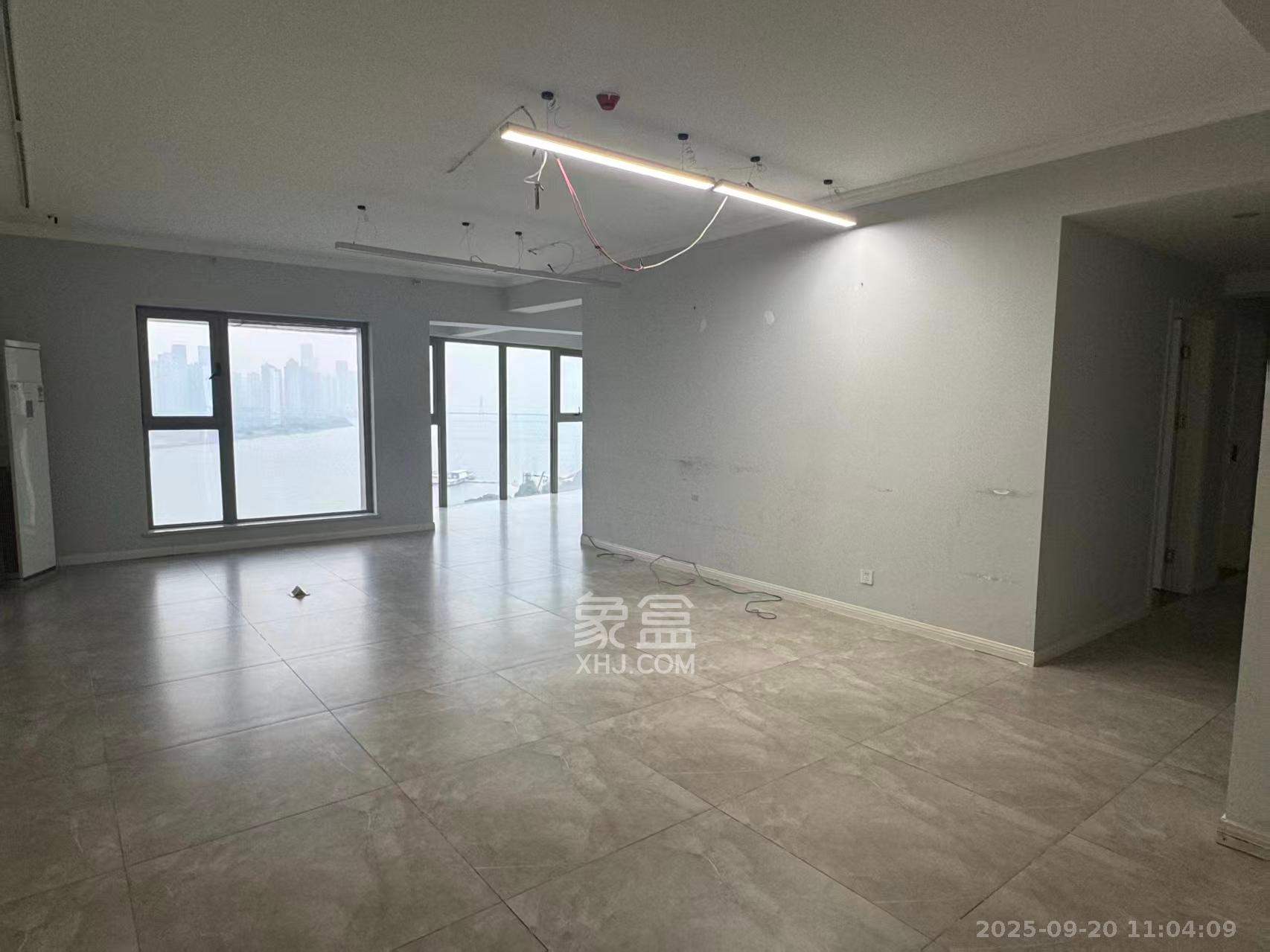 潮宗御苑 4室2厅2卫 7500.0元/月 潮宗御苑 4室2厅2卫 7500.0元/月室内图